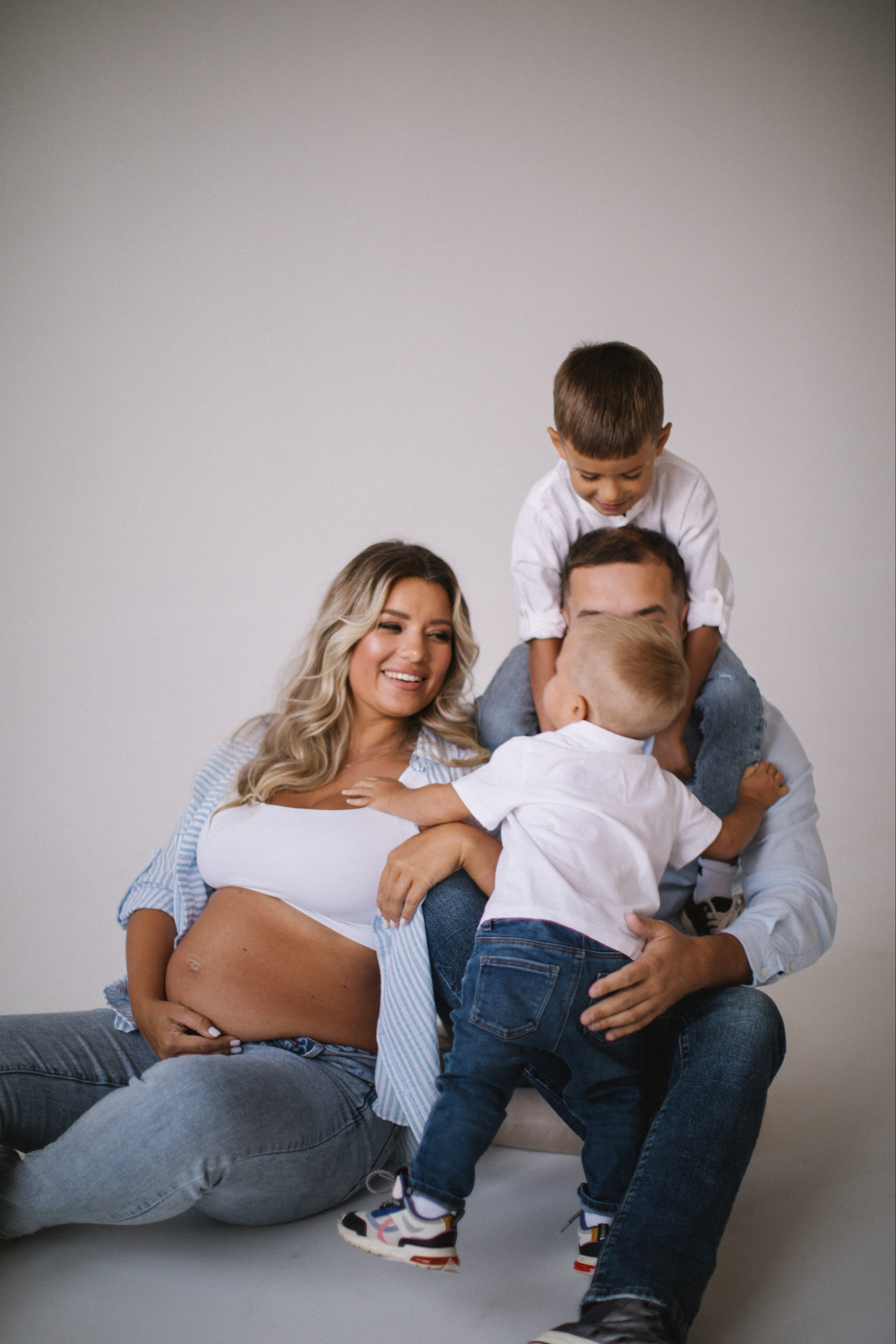 Катя со своими мужчинами🤍. Фотограф в Нижнем Новгороде