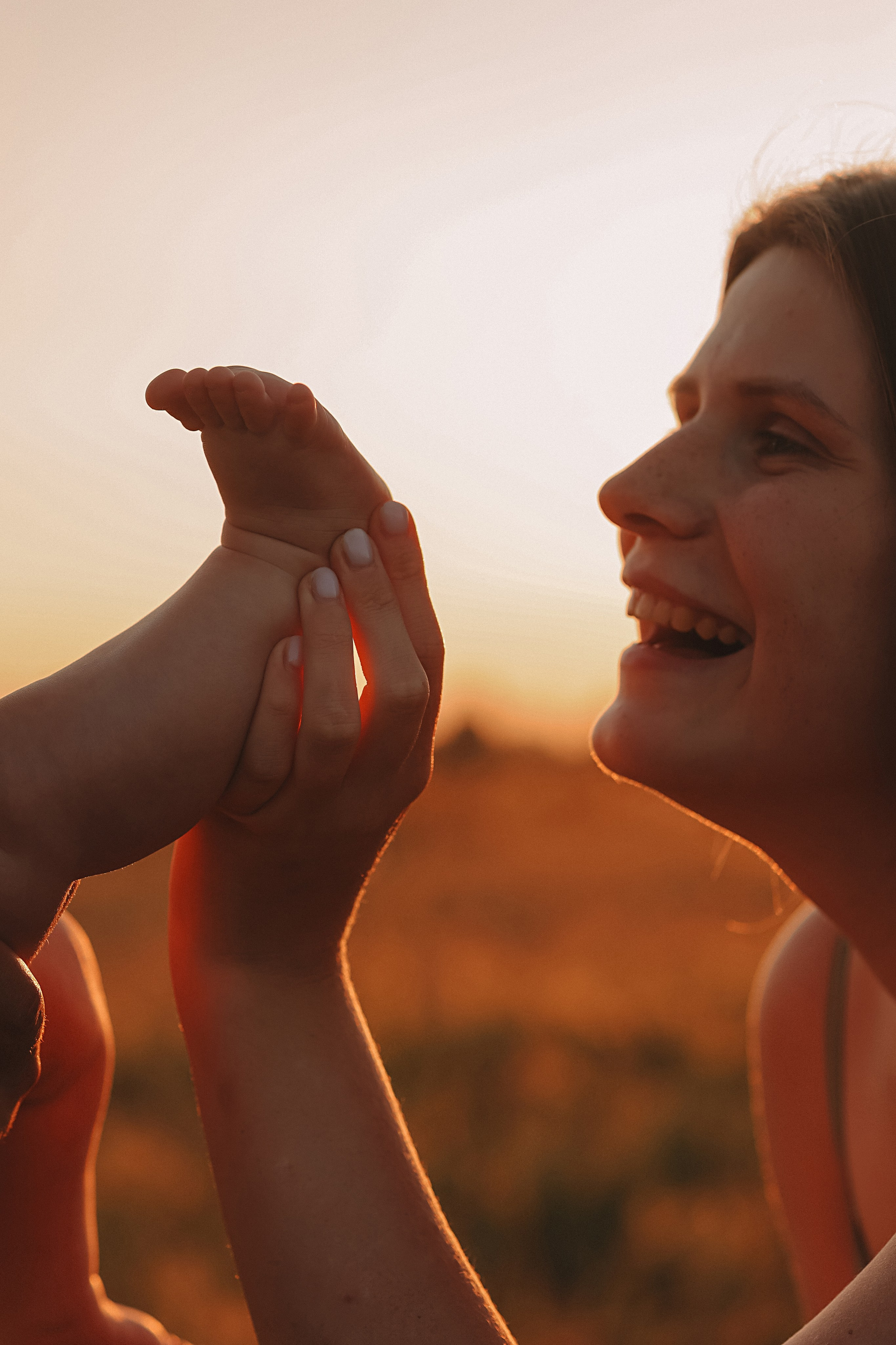 Закатное поле семейная. Семейный фотограф Тюмень, фотограф на роды Салмина Мария