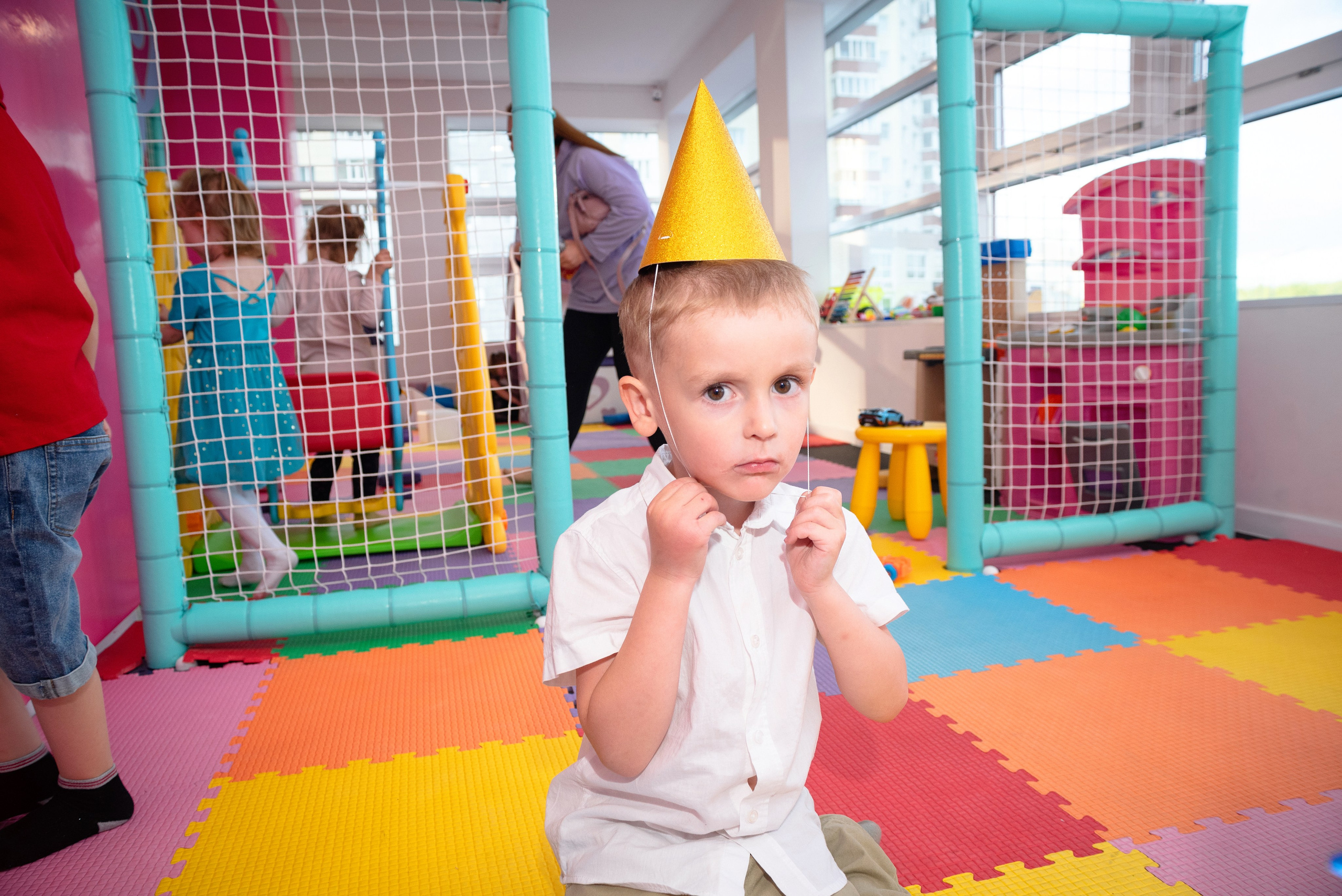 Профессиональный фотограф из Сургута/Нефтеюганска запечатлевает живое настроение и радость детско-подростковых праздничных мероприятий, включая дни рождения, выпускные вечера и семейные торжества.