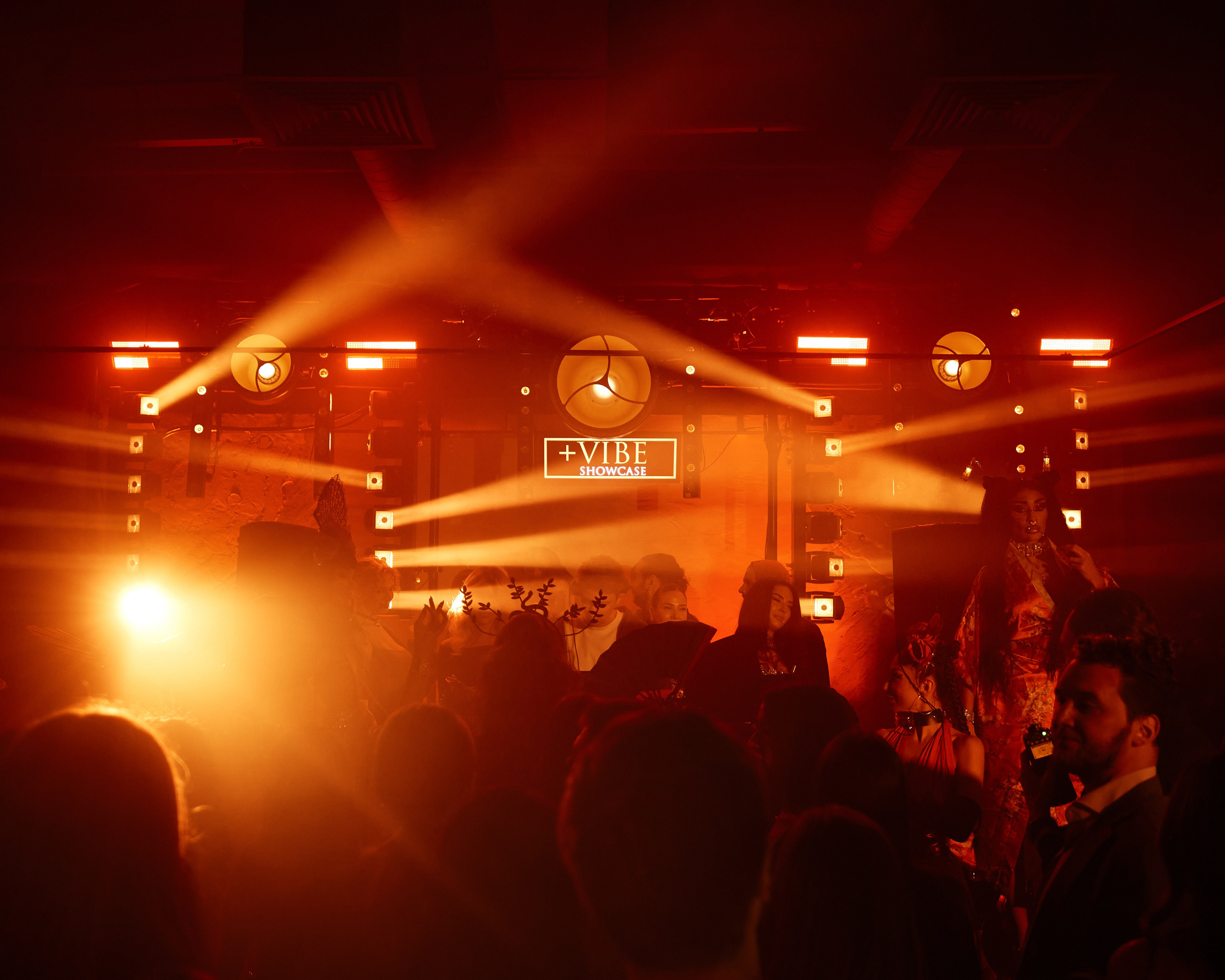 PLUS VIBE Party. Репортажный фотограф в Москве Дмитрий Масленников