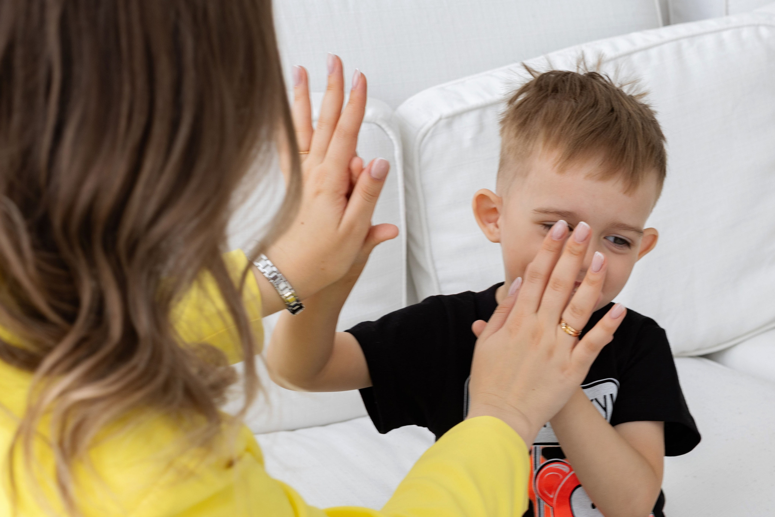 Семейная фотосессия в студии (Михаил, Крестина и Макар). Женский фотограф в Орске Новотроицке Динара Долганова