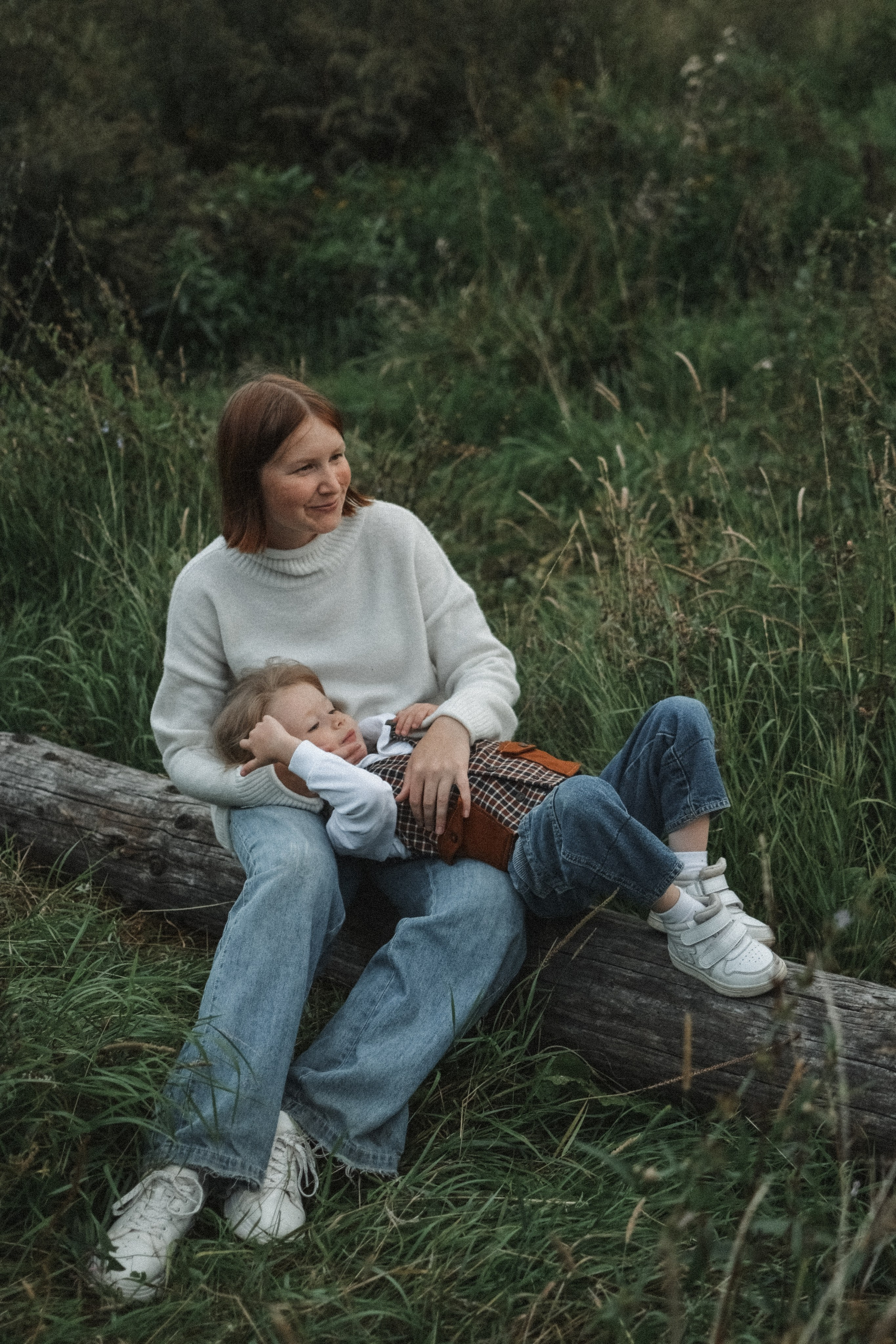 Мама и дочь в лесу. Alenasokolowa.ru