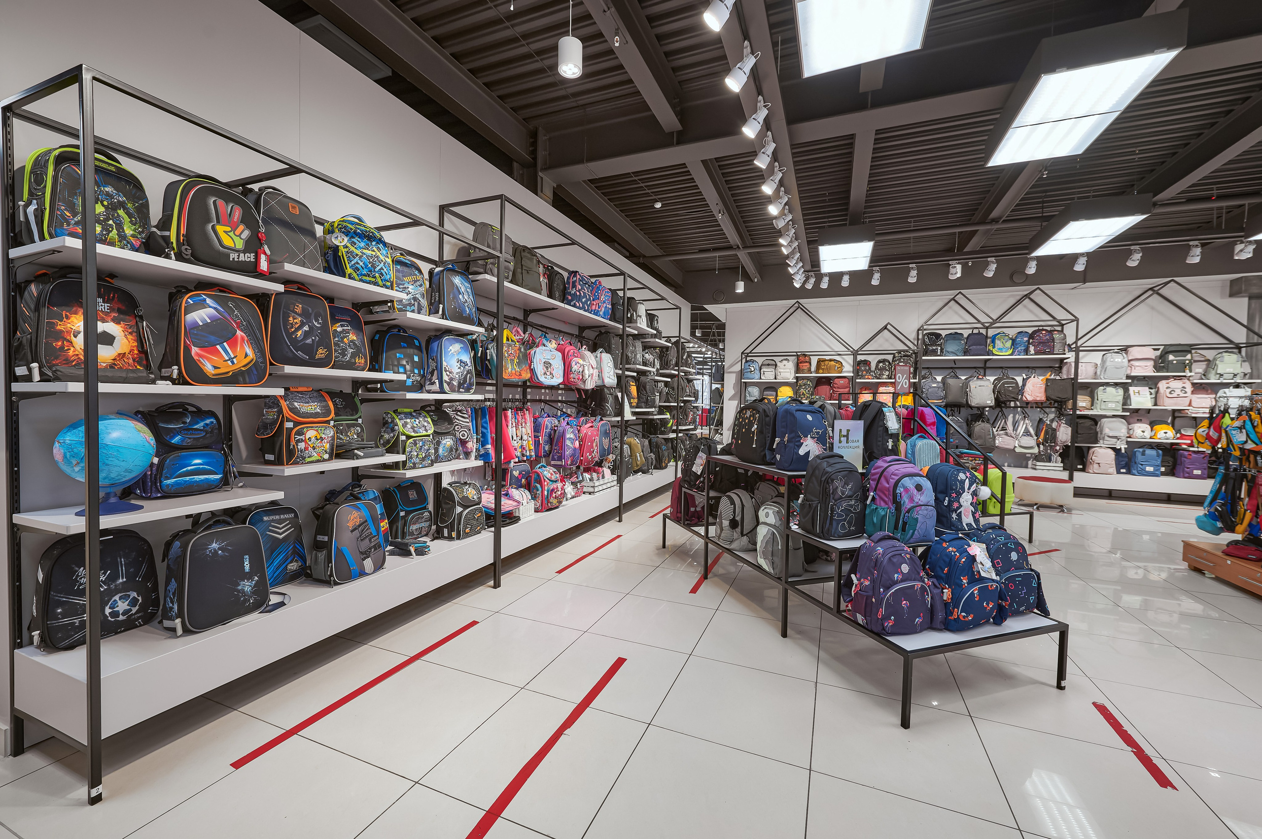 Портфолио по интерьерной и экстерьерной фотосъёмки: Мир сумок — Левый берег. Фотограф Яковлев Роман — Красноярск