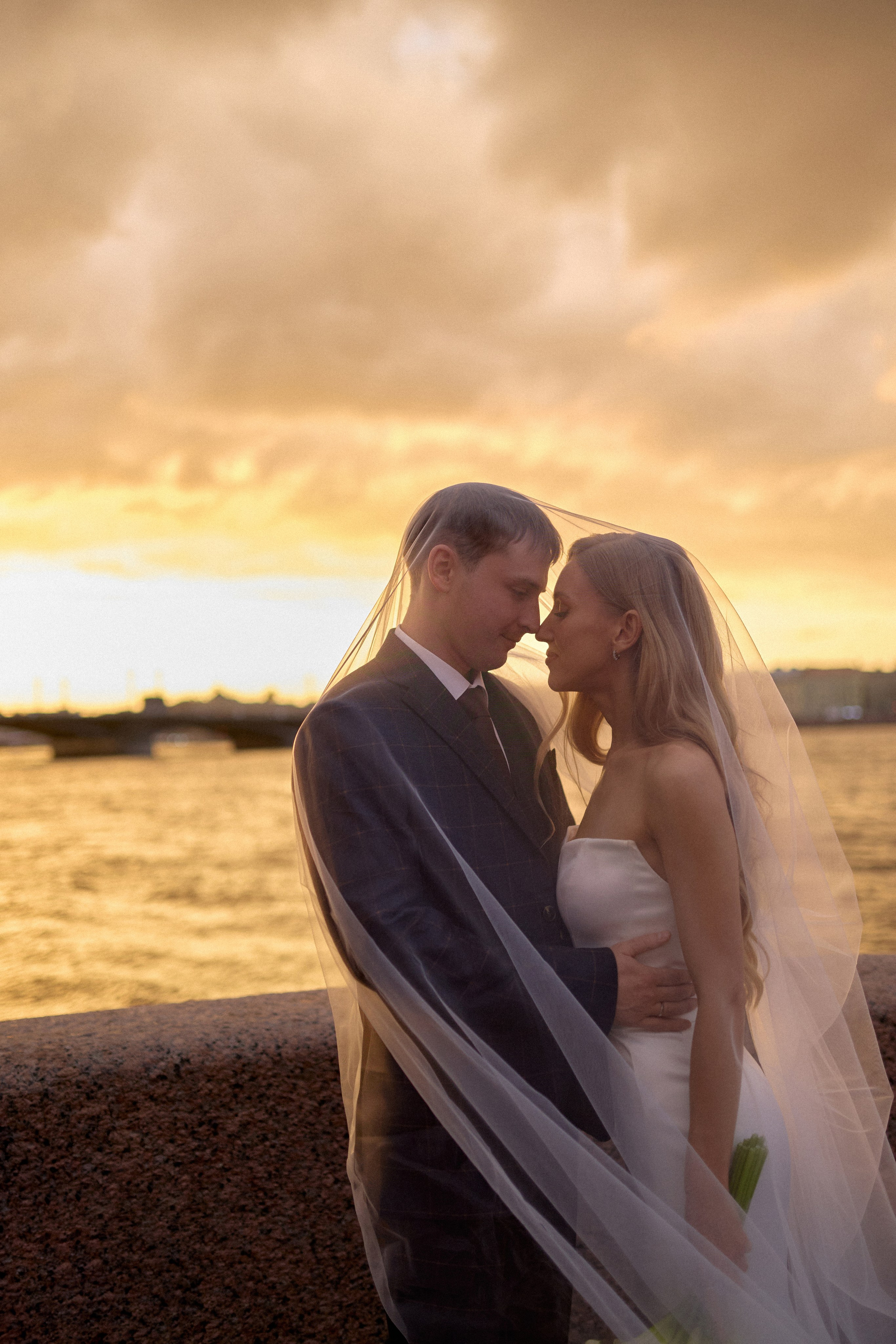 Свадебная фотосессия в Дворце Бракосочетания № 1. Сестры Карабаза. Фотографы и ретушеры в Москве и Санкт-Петербурге