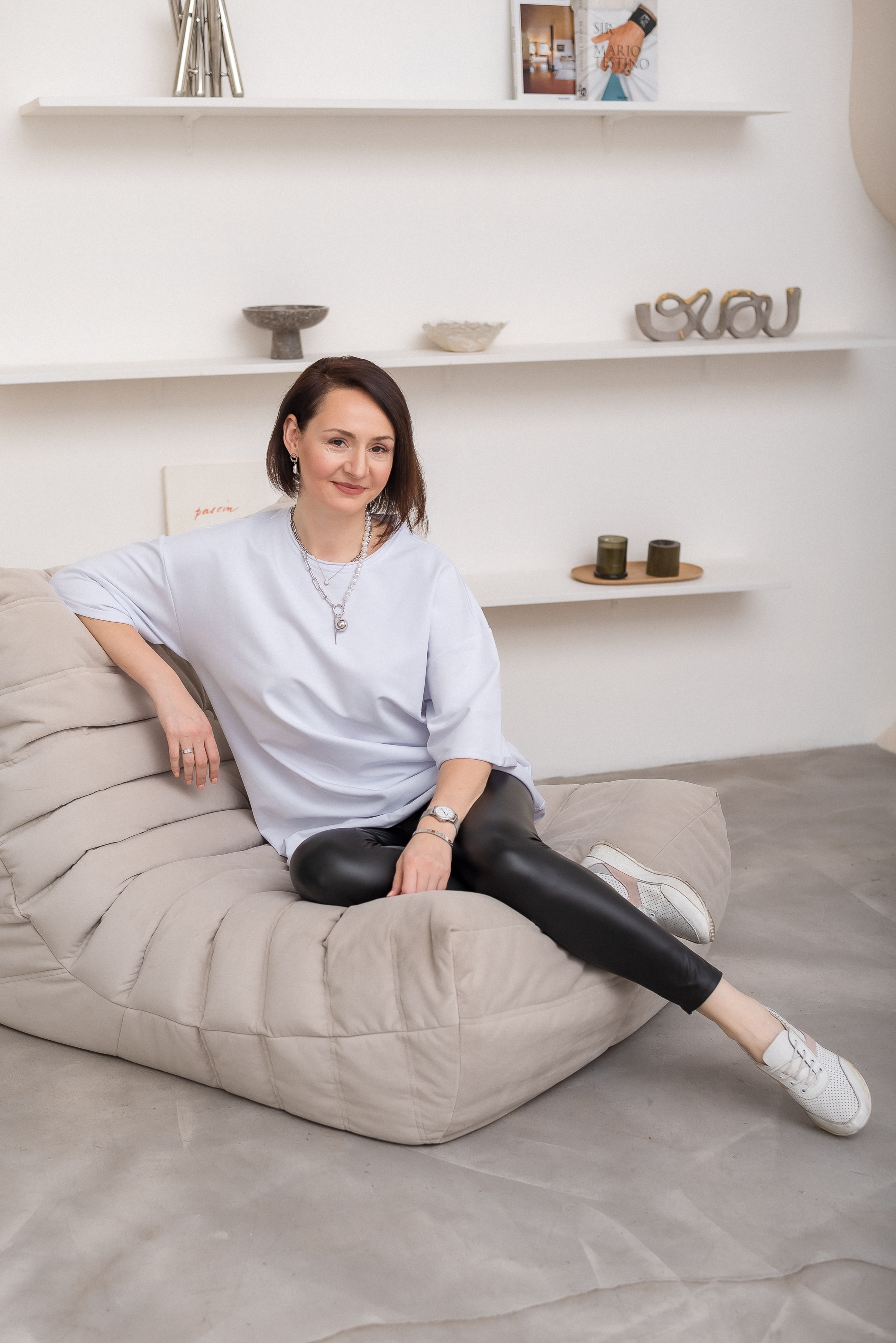 Портрет в минималистичной студии. КОНТЕНТ |БРЕНД фотограф Санкт-Петербург — Жанна Олтаржевская