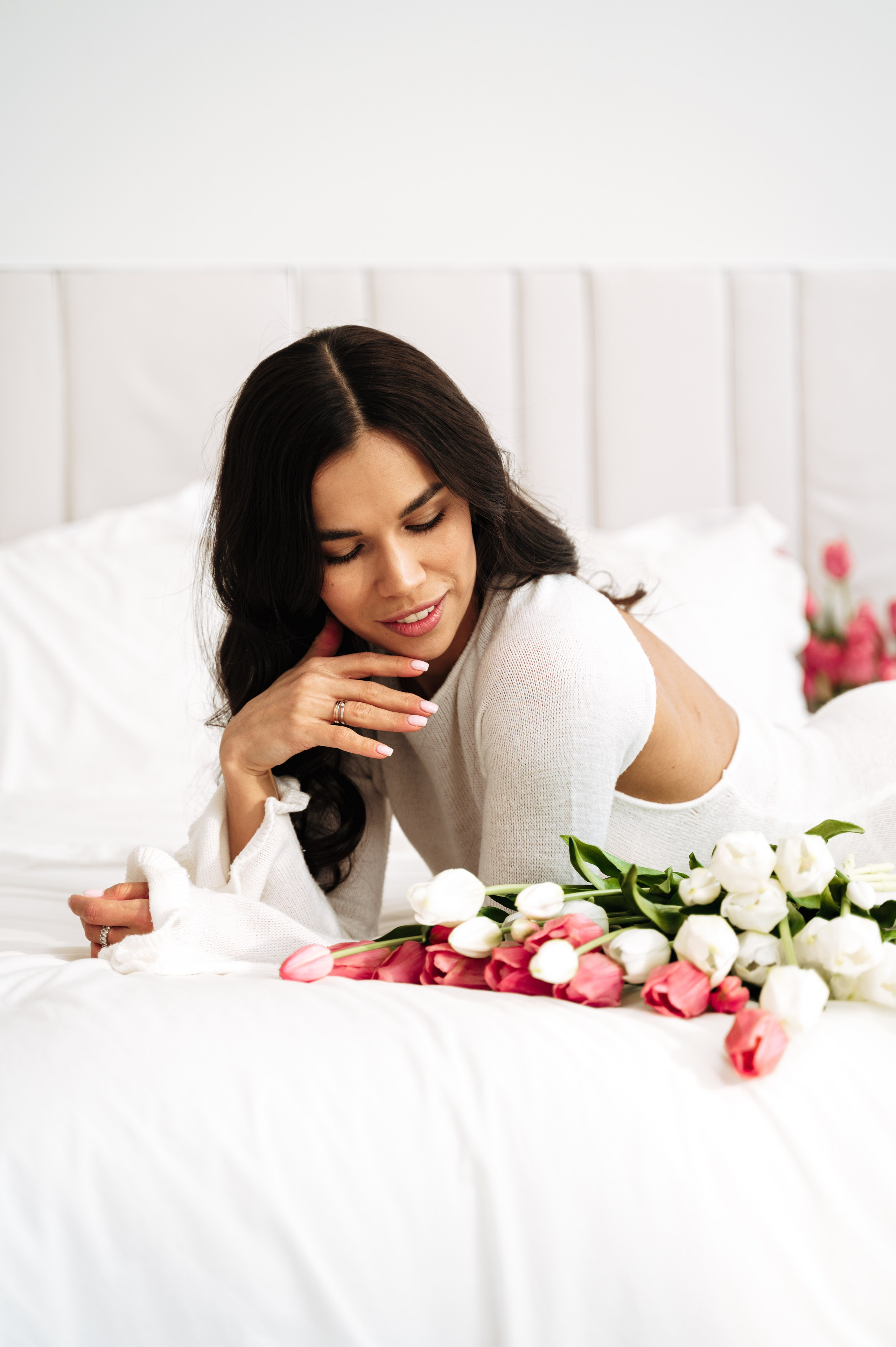 Нежная фотосессия с тюльпанами - идеи весенних фото