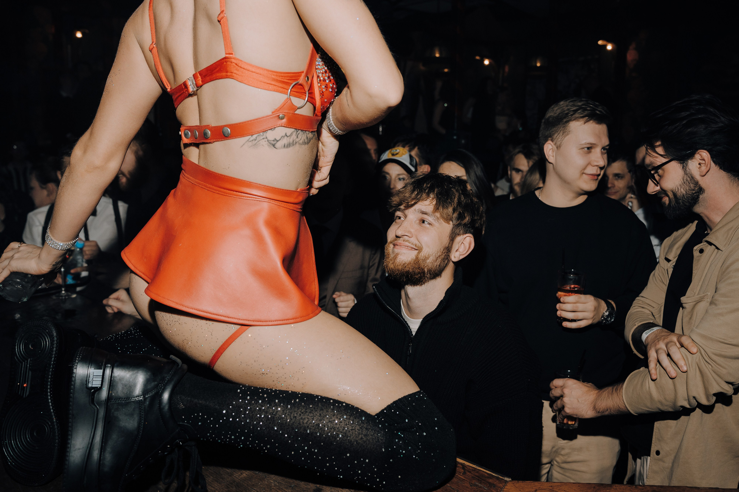 20 ЛЕТ МЕГАПОЛИС ЧЕЛЯБИНСК ХЕДЛАЙНЕР ЕЛКА. Репортажный фотограф Зуев Роман г. Челябинск