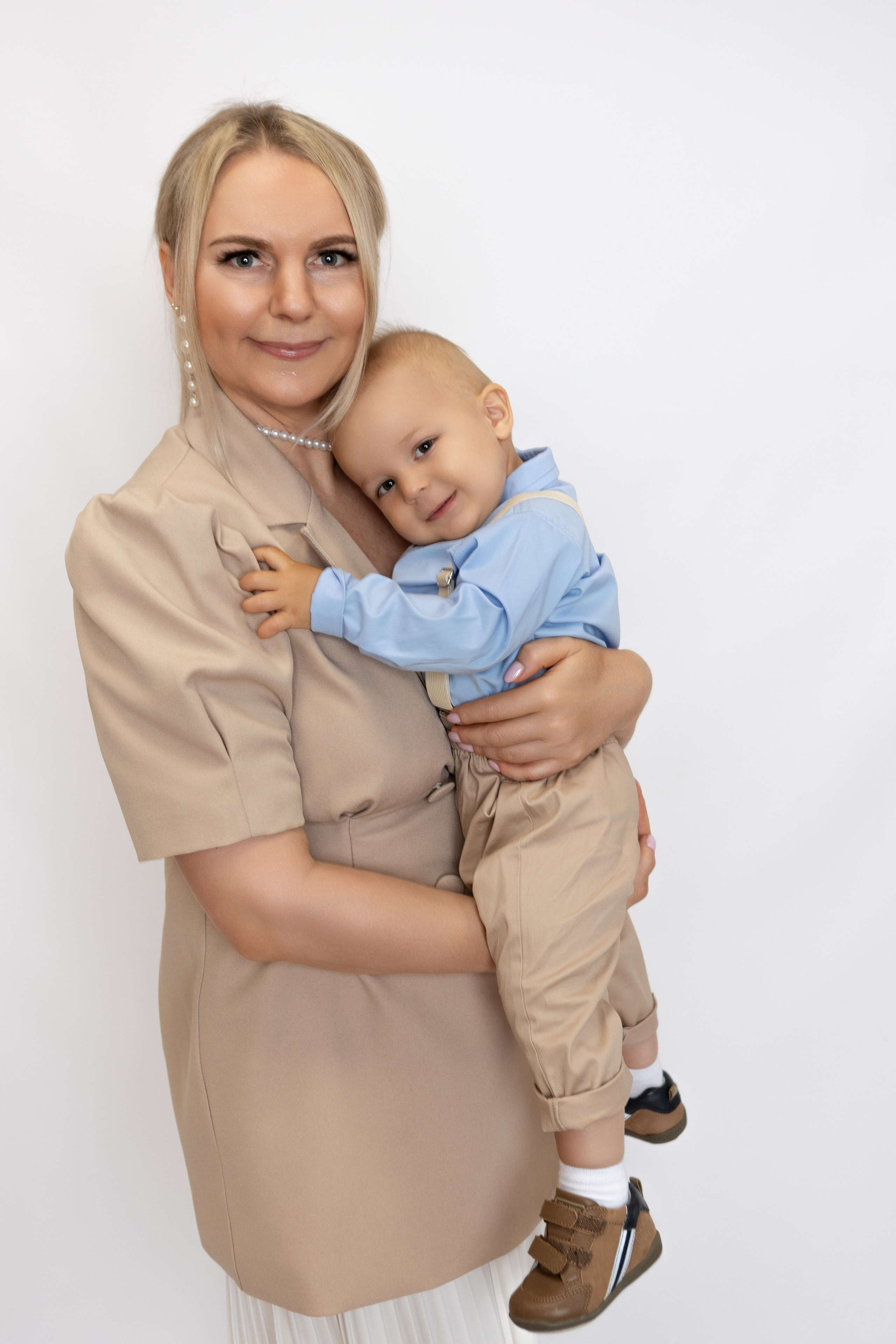 Фото с родителями на однотонных фонах. Фотограф новорожденных. Детский и семейный фотограф Марьяна Юдина