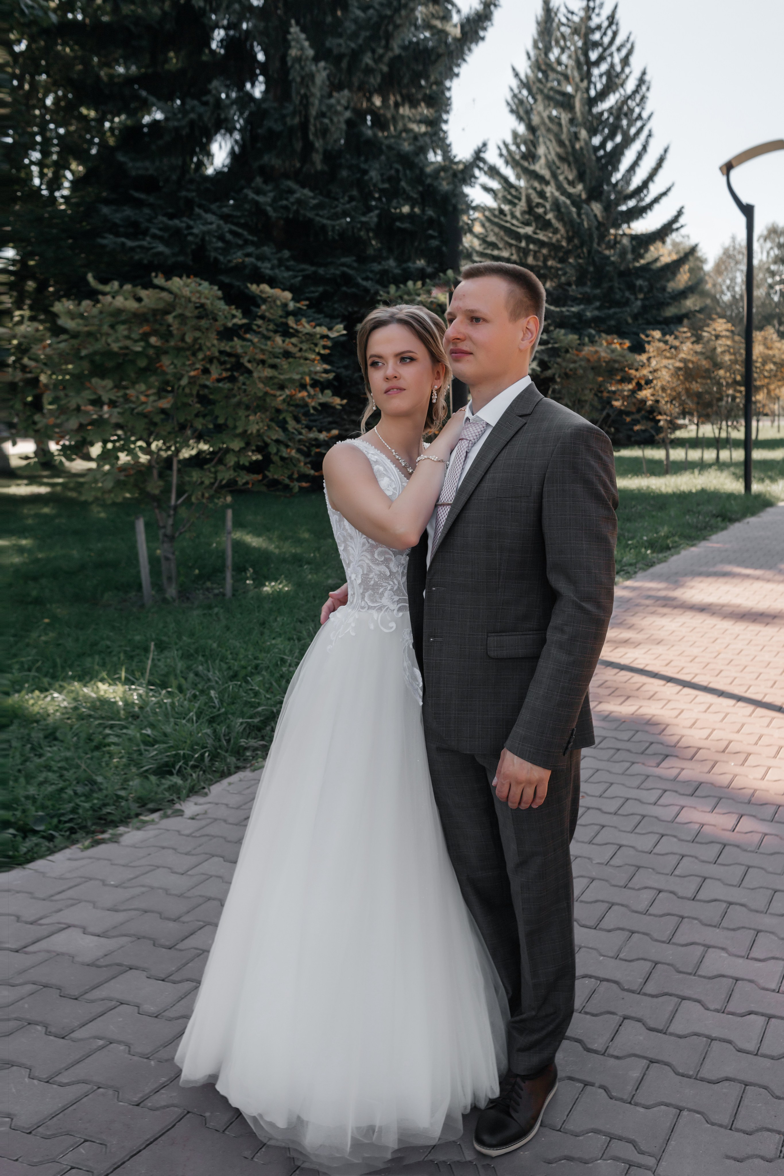 Свадебная прогулка двоих на Стрелке и в автозаводском Парке. И в фотостудии СОЛЬ в Автозаводском районе. Свадебный фотограф и фотограф Love-Store в Нижнем Новгороде Анастасия