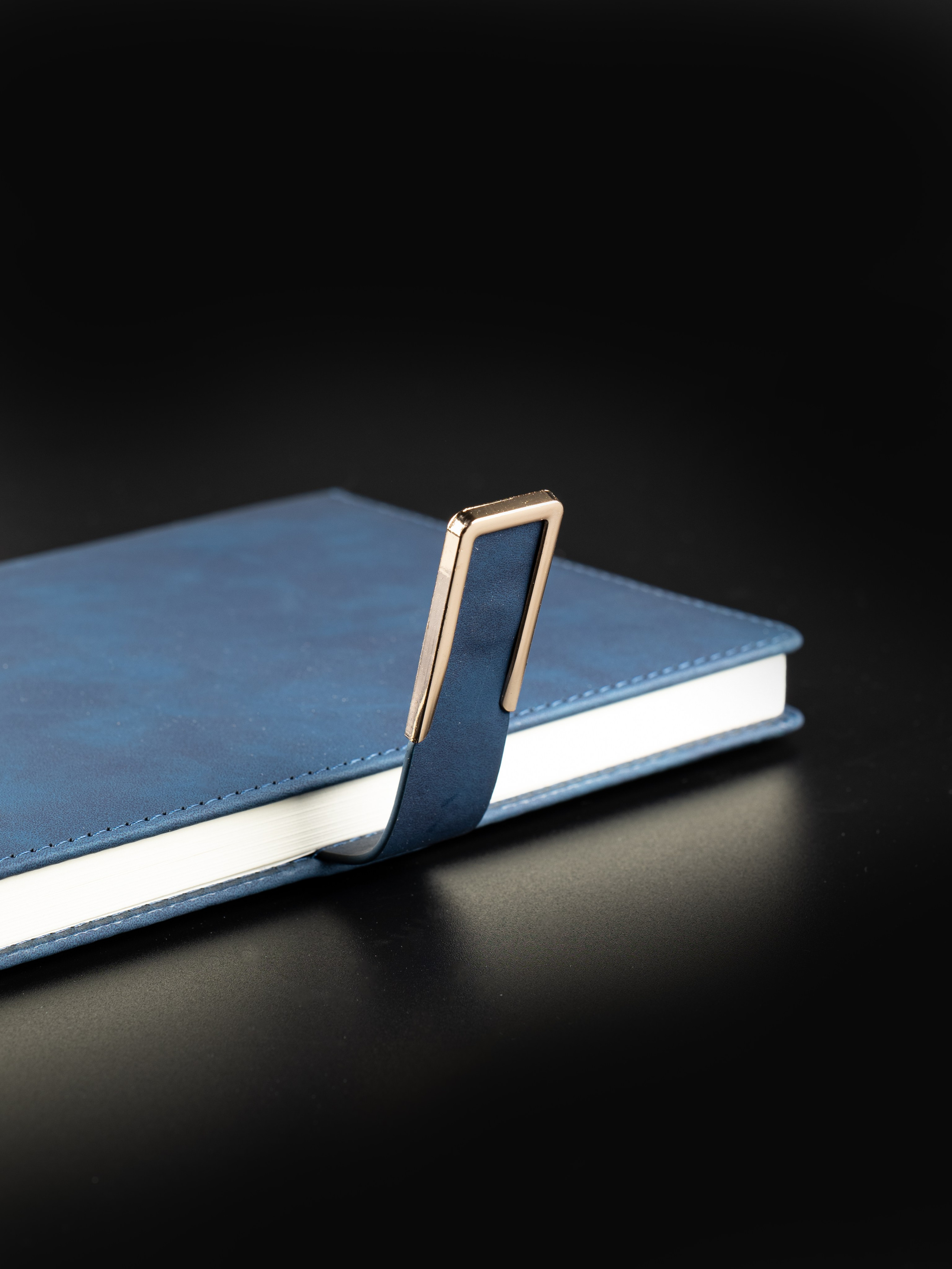 КНИГИ, КАНЦЕЛЯРИЯ. Предметный фотограф в Краснодаре Вера Капитанова. Предметная съёмка