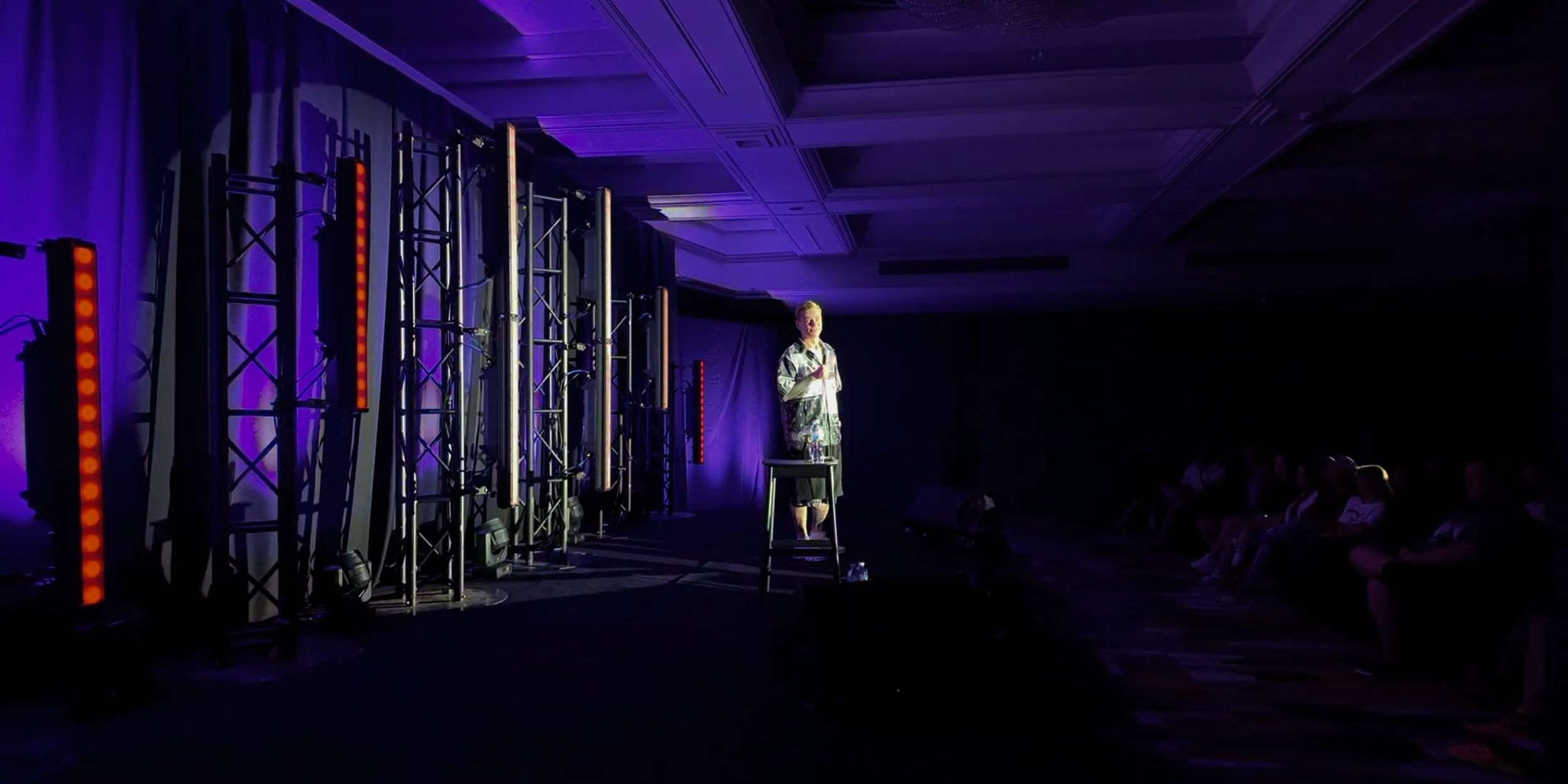 Организация мероприятий в Азии: концерты, вечеринки, бизнес-ужины, конференции. Аренда сценического оборудования, светодиодных экранов. CREATIVE SHELL АЗИЯ