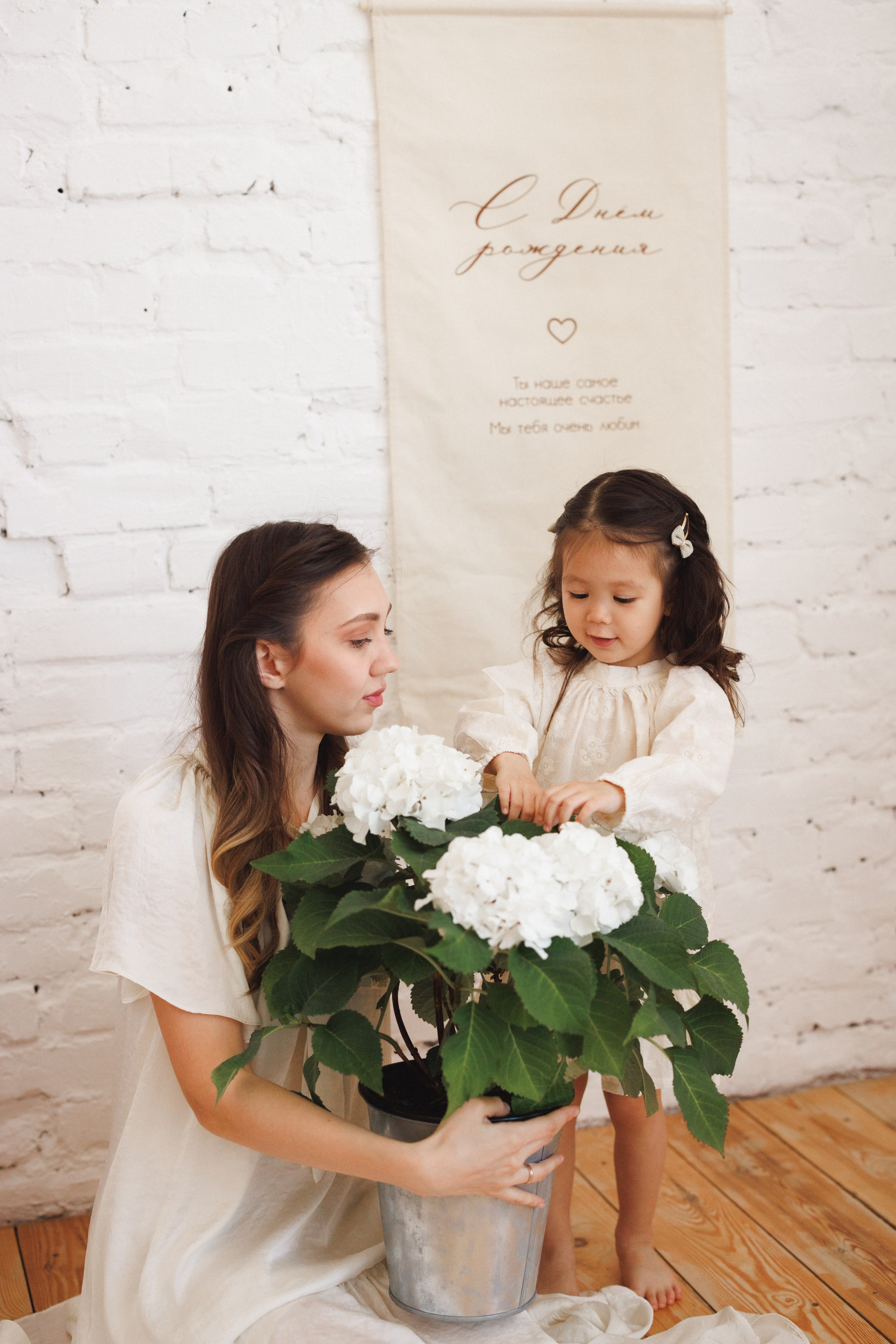 Фотосессия с живыми цветами Гортензии в фотостудии Space JOBS, город Краснодар. Семейный и детский фотограф в Краснодаре Анна Трашкова