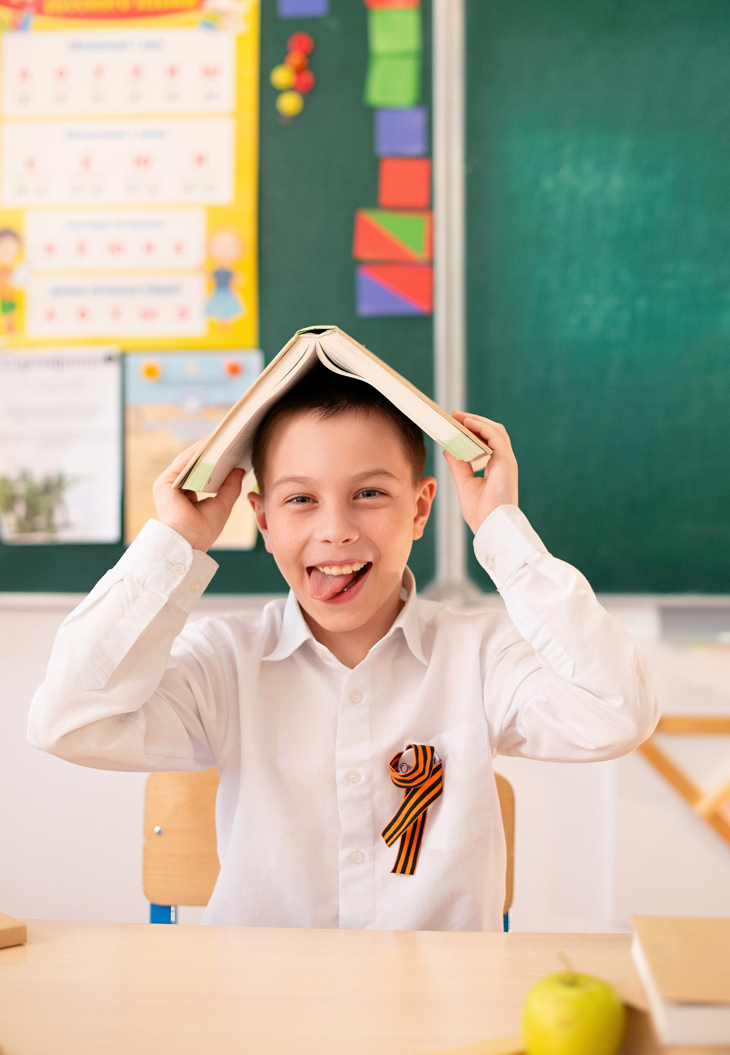 Памятные снимки учащихся младших и старших классов в Сургуте и Нефтеюганске — профессиональное портфолио детской и школьной фотографии.