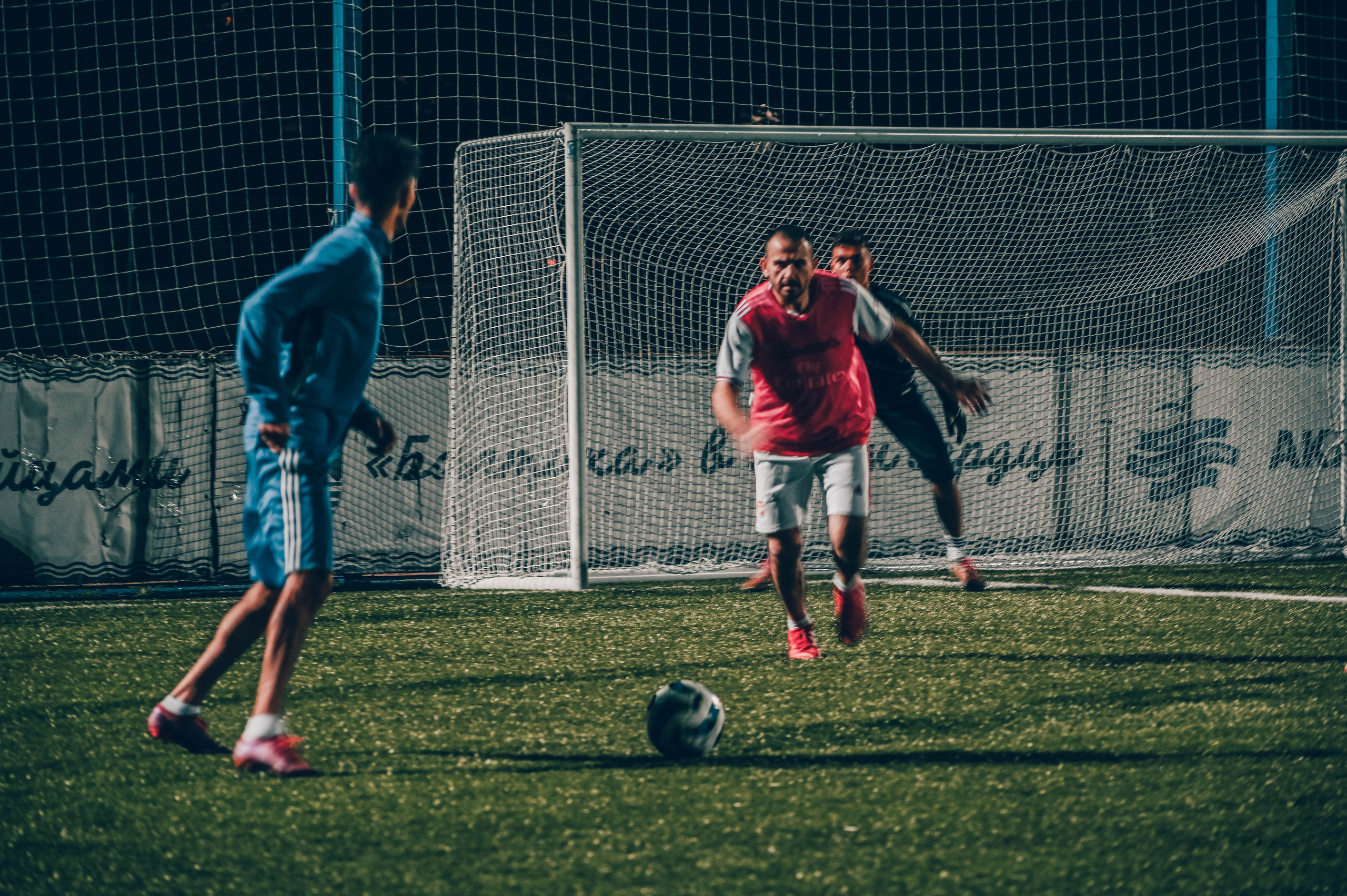 Фотосъёмка футбольной тренировки на стадионе. Фотограф Александр Орымбаев
