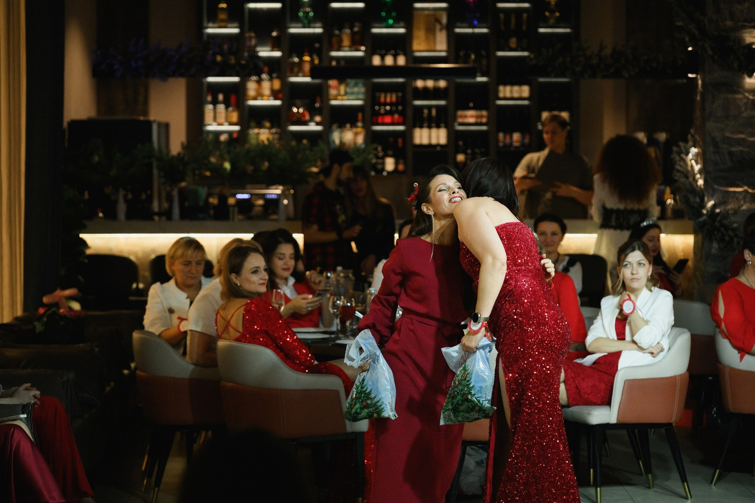 Фотосъемка форума бизнес-мамы в Петропавловске-Камчатском. Профессиональный репортаж с женского бизнес-форума и конференции на Камчатке. Яркие кадры с выступлений спикеров, живого общения и нетворкинга бизнес-мам. Заказать репортажную фотосъемку деловых мероприятий и форумов в Петропавловске-Камчатском. Цены и стоимость услуг фотографа для бизнес-событий.