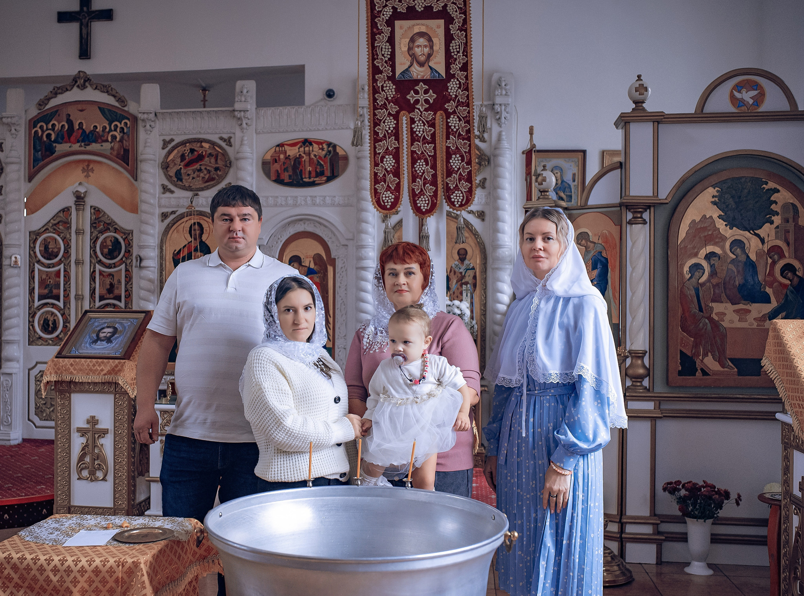 Крещение Алины в Трехсвятительской церкви Красноярск. Фотографы крещения/венчания  Красноярск Татьяна и Вячеслав Переваловы