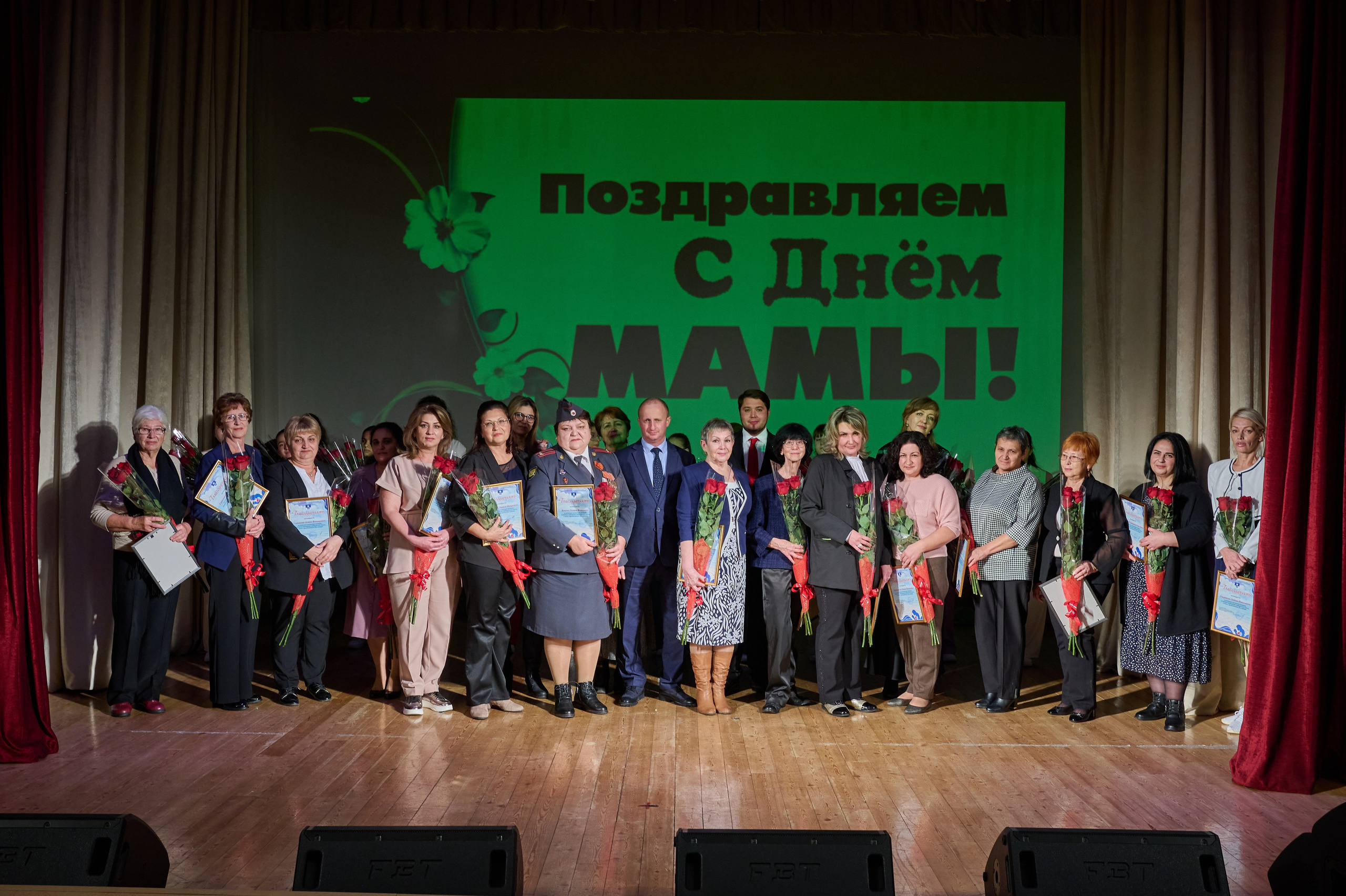 День матери. Кабардинка. Жизнь курорта Кабардинка в фотографиях