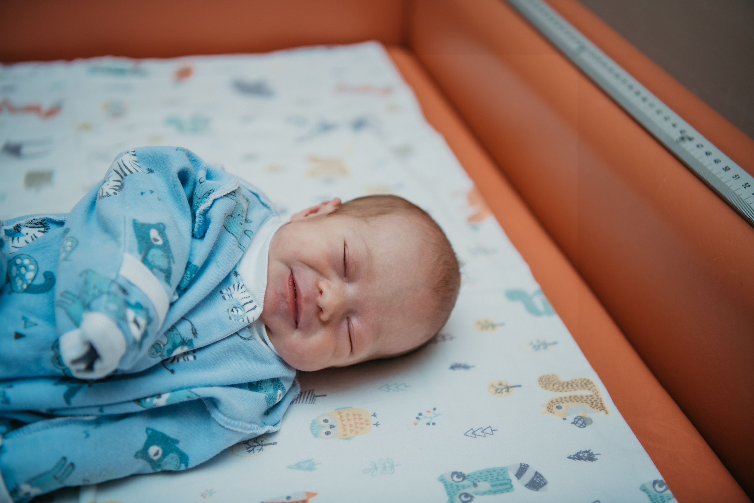 Выписка малышки. Мать и дитя на Севастопольском. Фотограф на выписку из роддома в Москве и МО
