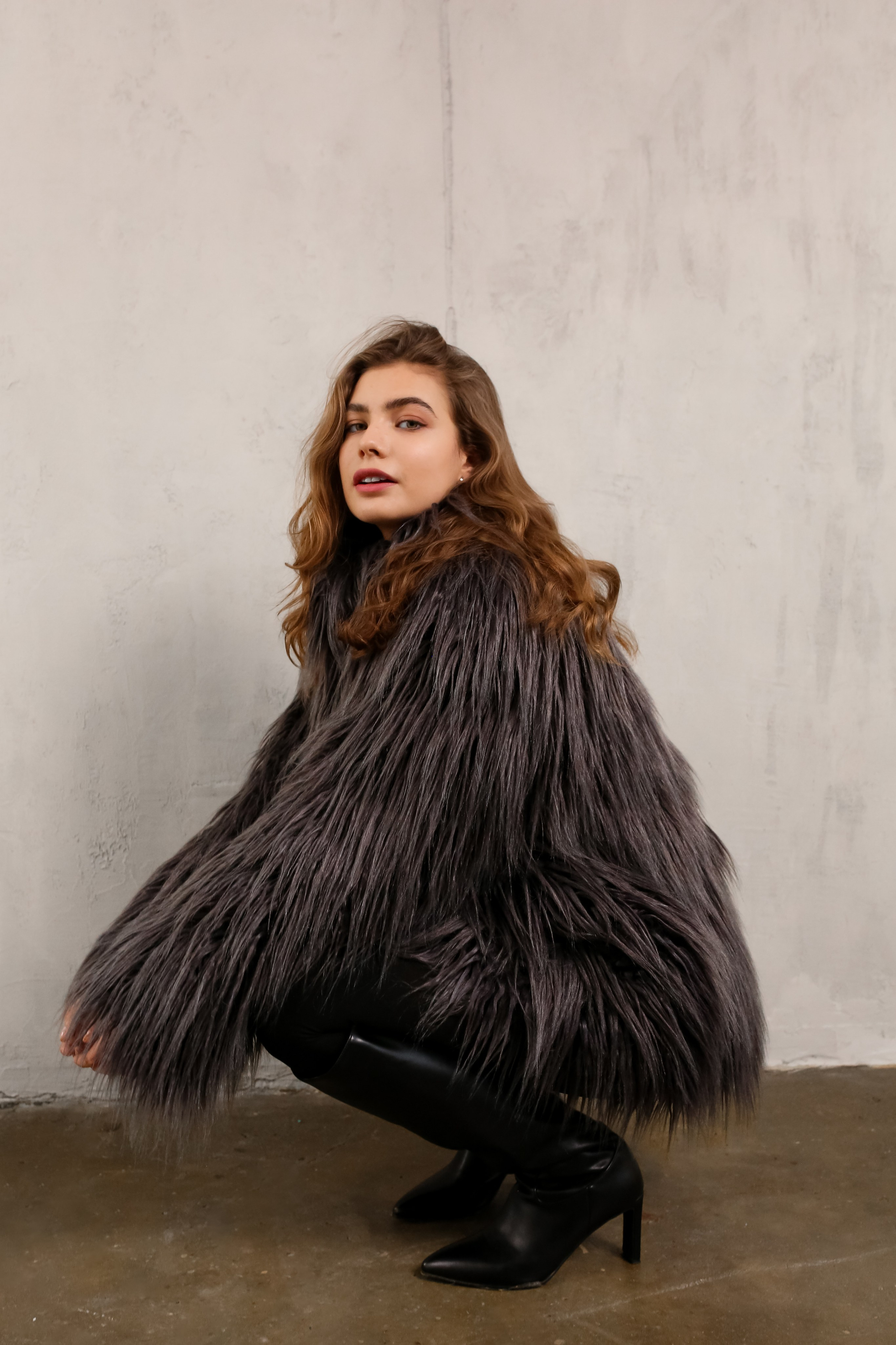 КАТАЛОГ ДЛЯ БРЕНДА ВЕРХНЕЙ ОДЕЖДЫ MISHKA. Бренд, контент фотограф в Волгограде Елена Даньшина