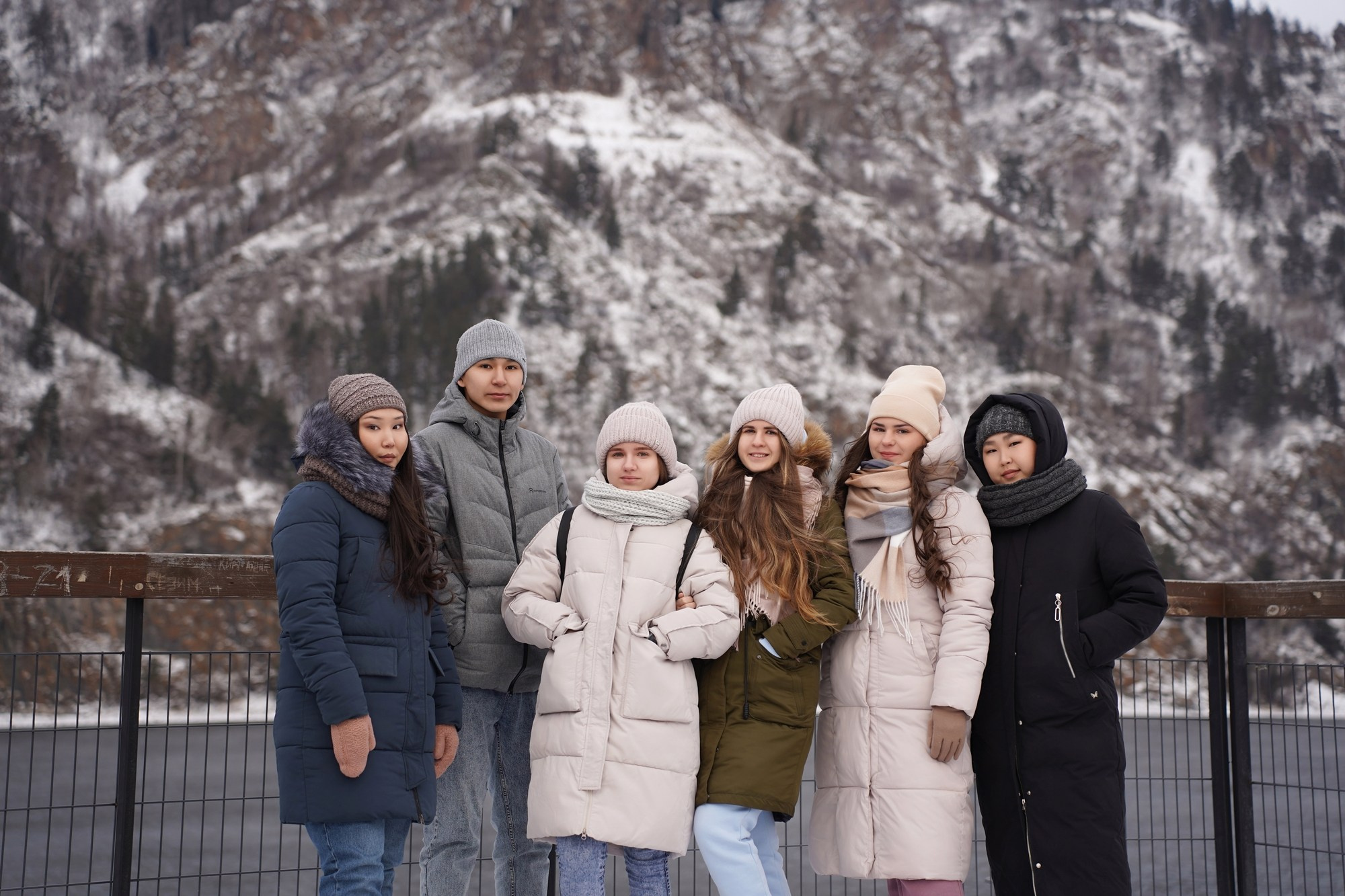 Зимняя фотосессия для выпускного альбома студентов Дивногорского Медицинского Техникума. СИГМА | Студия выпускных альбомов Красноярск