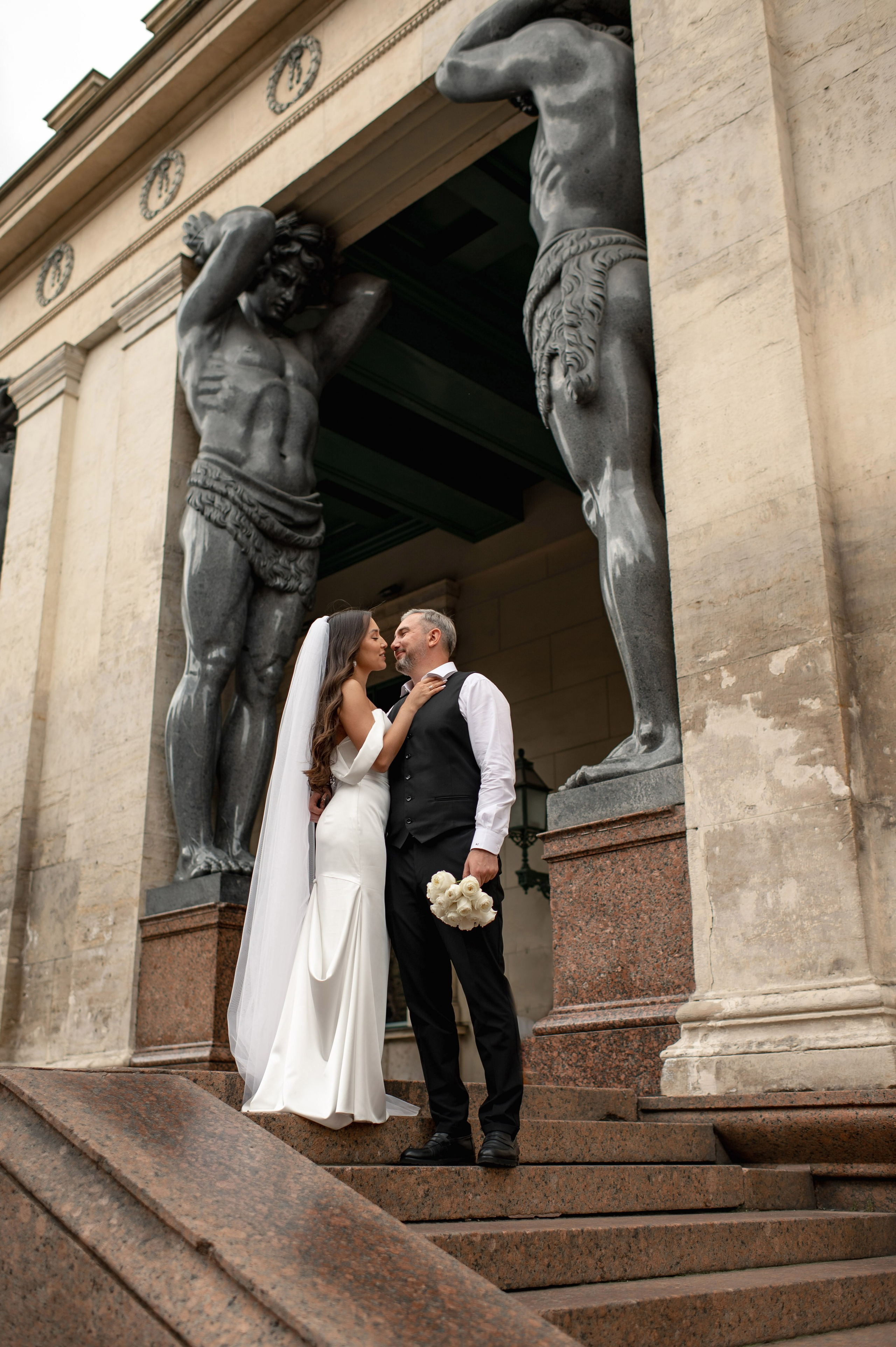 Классическая свадебная фотосессия Аины и Антона по самым красивым местам для свадебной прогулки в Санкт-Петербурге. Портретный, семейный и свадебный фотограф в Санкт-Петербурге и в Пушкине Ширяев Денис