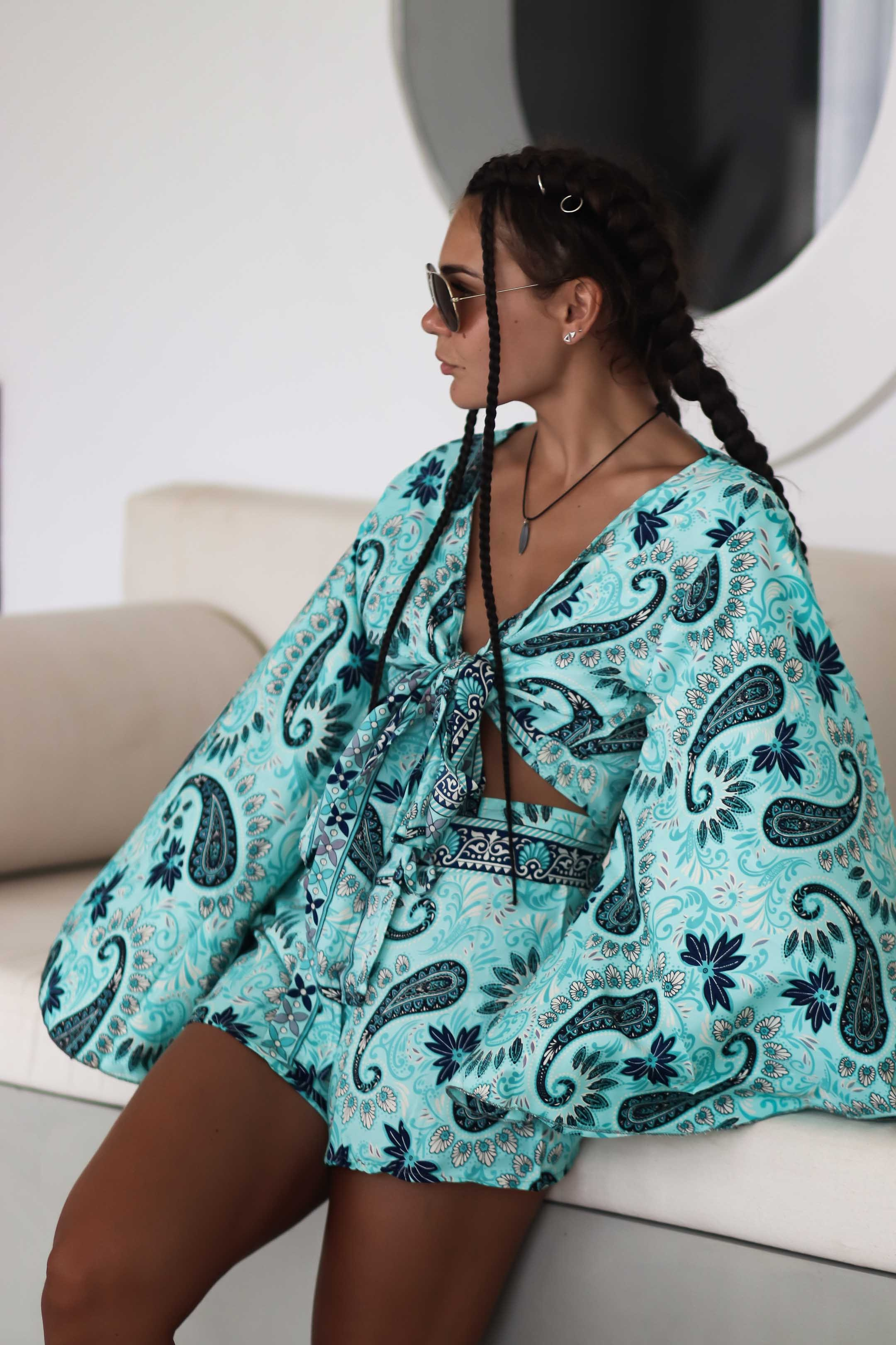 Коллекция купальников бикини. Фотограф на Шри-Ланке