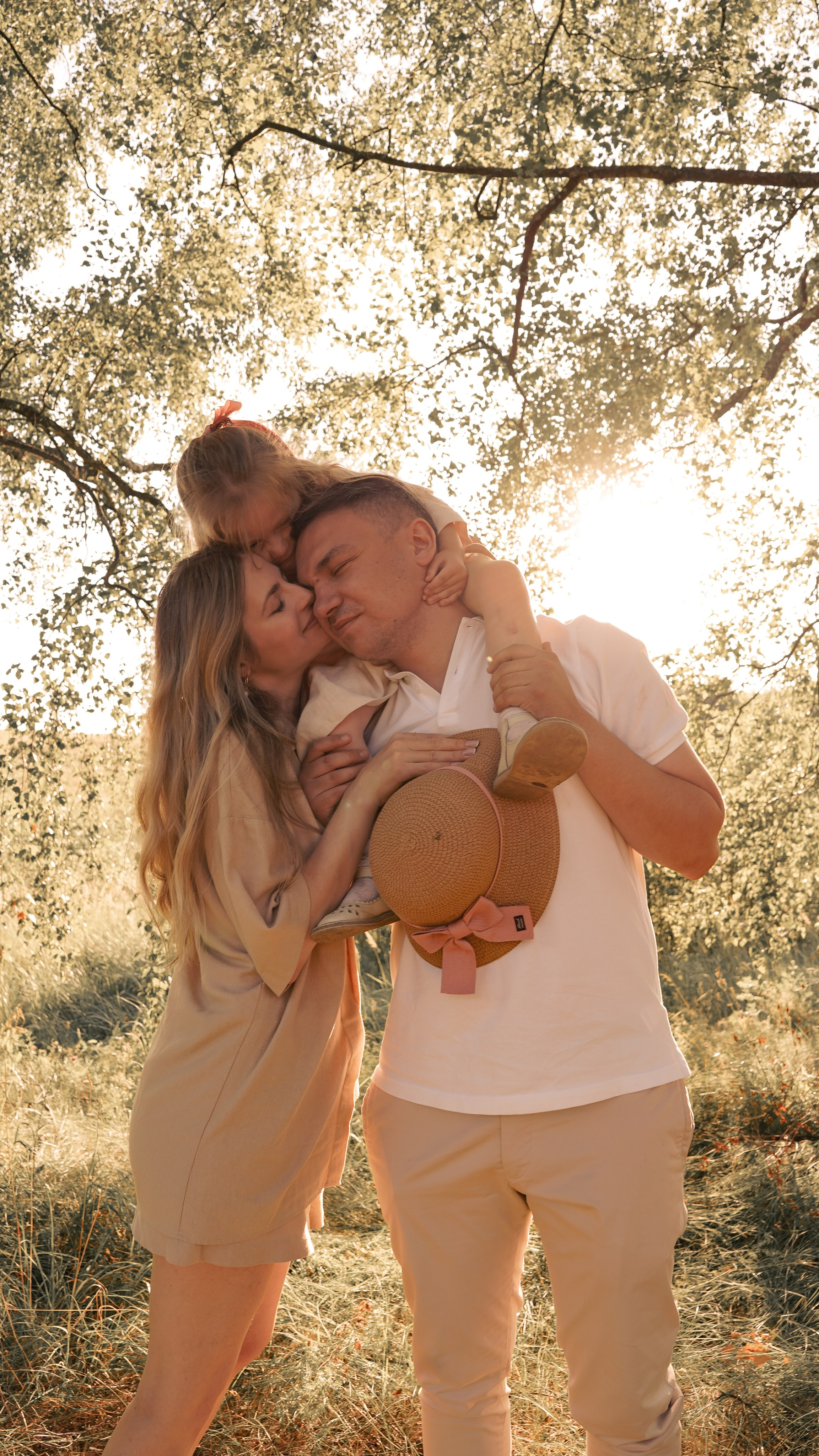 Семейная фотопрогулка. Фотограф Надежда Жемкова. Фотосъёмка, ретушь, фотомонтаж для вас и вашего бизнеса