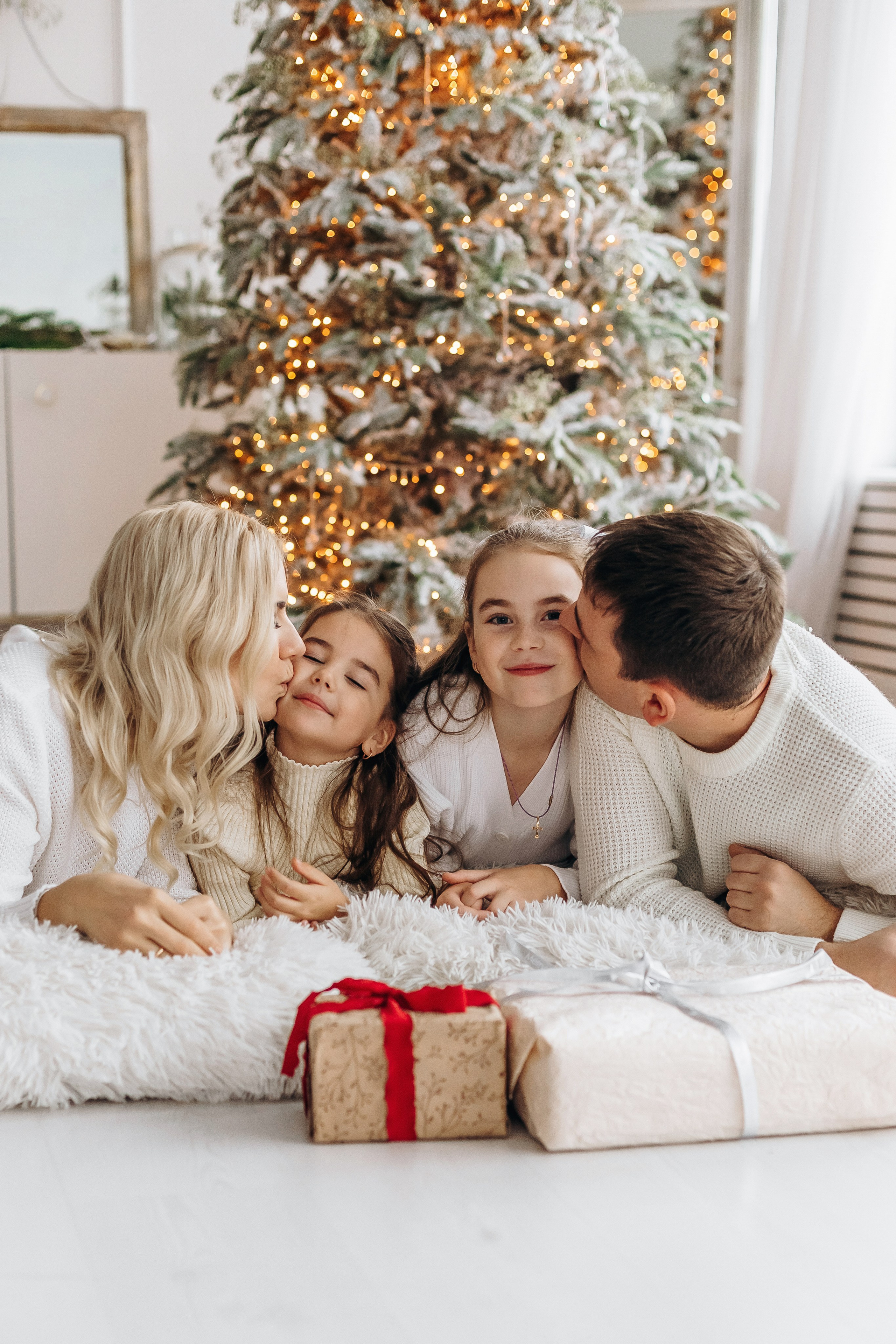 Семейная новогодняя фотосессия. Портретный и семейный фотограф в Минске