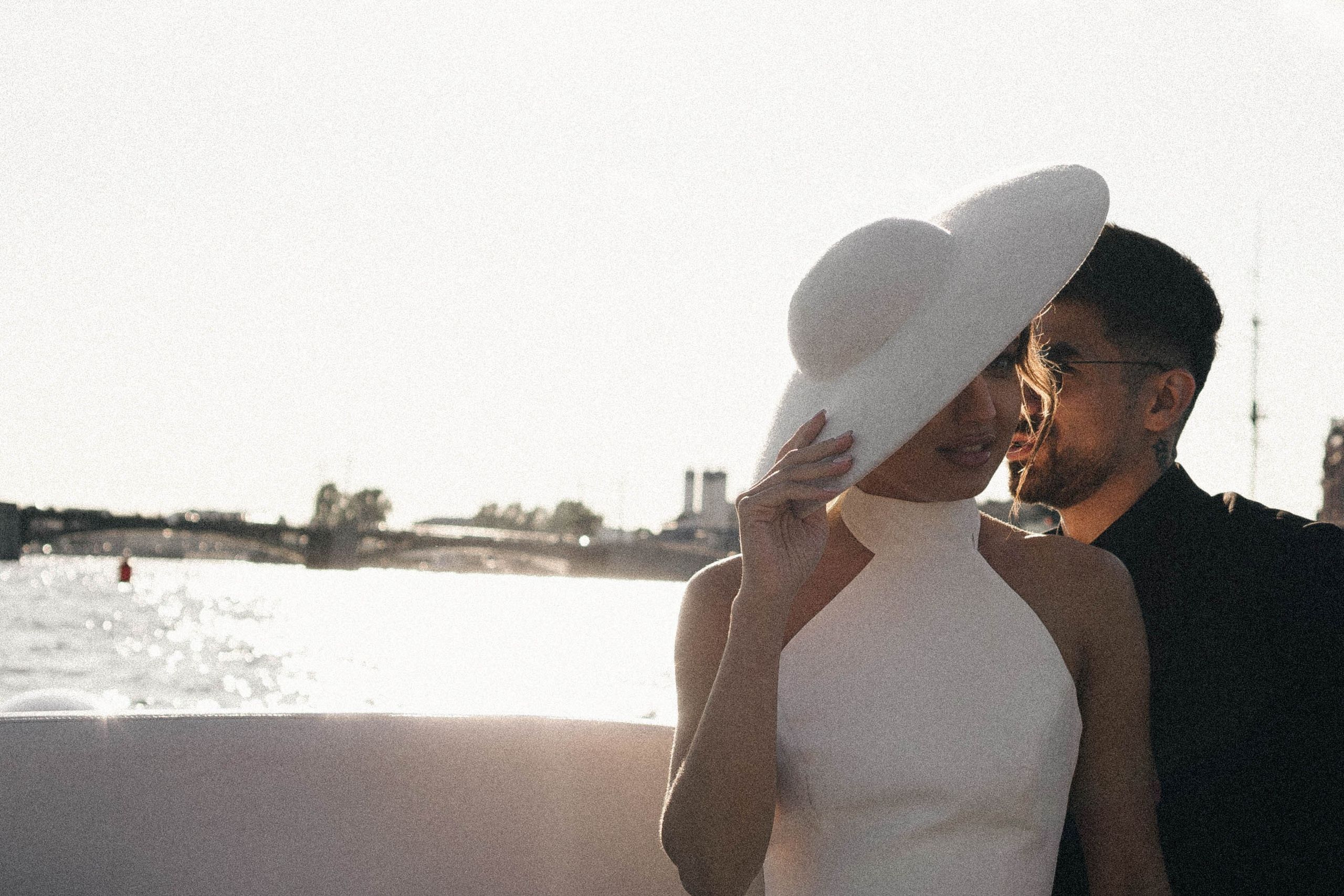 СВАДЕНБНАЯ СЬЕМКА НА КАТЕРЕ ПО КАНАЛАМ САНКТ-ПЕТЕРБУРГА И В АКВАТОРИИ НЕВЫ. Профессиональный фотограф, Санкт-Петербург — Виктория Богомолова