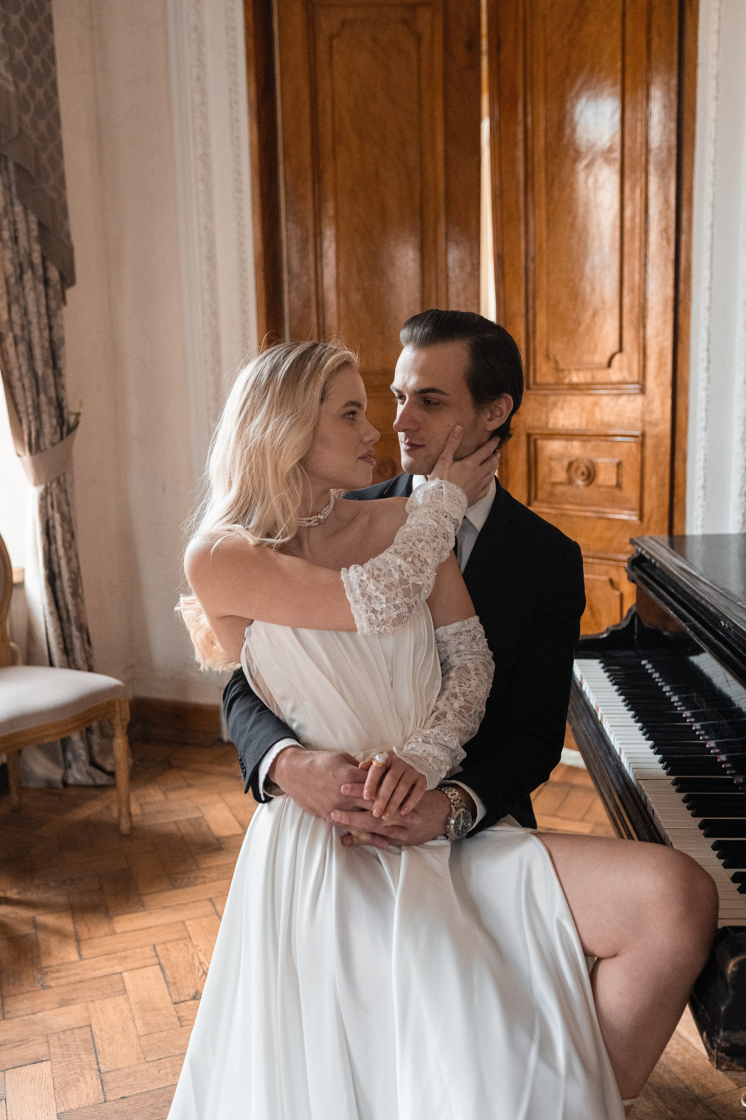 Свадебная фотосессия в Пушкинской библиотеке. Свадебный фотограф в Москве Анна Полушина