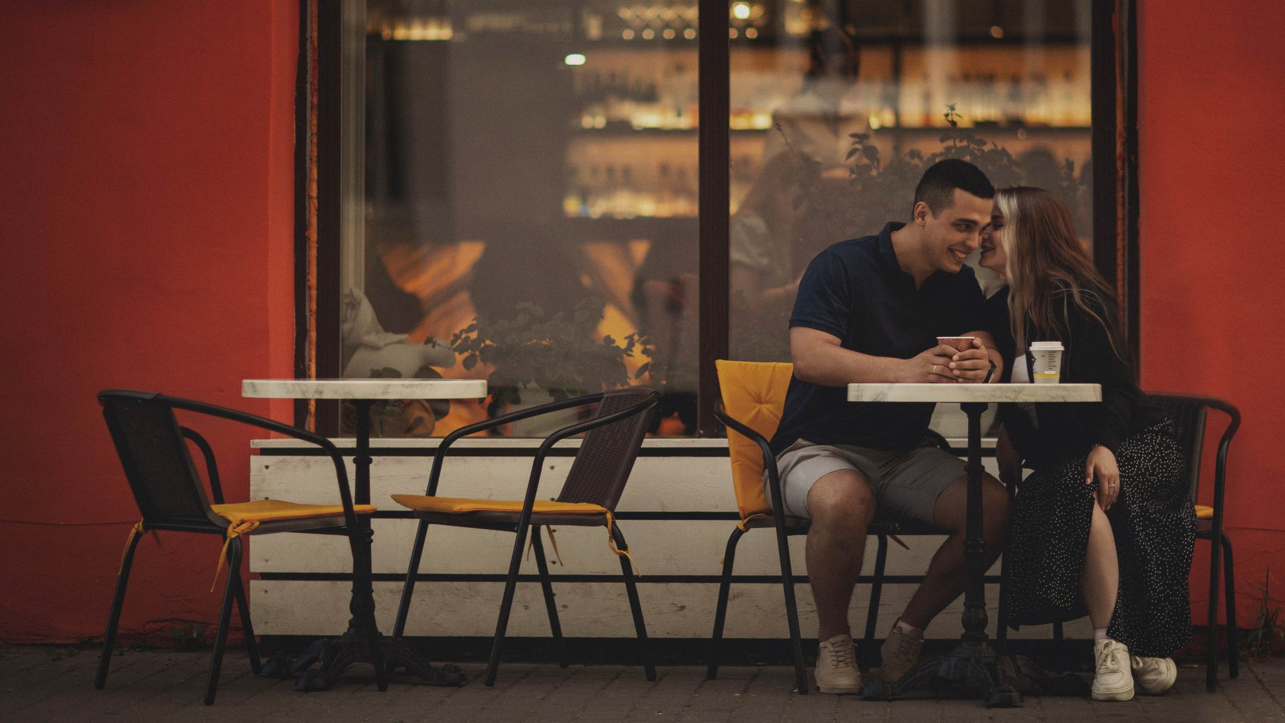 Свидание в кафе. Олеся Ефанова фотограф Иваново, Тейково и Плёс