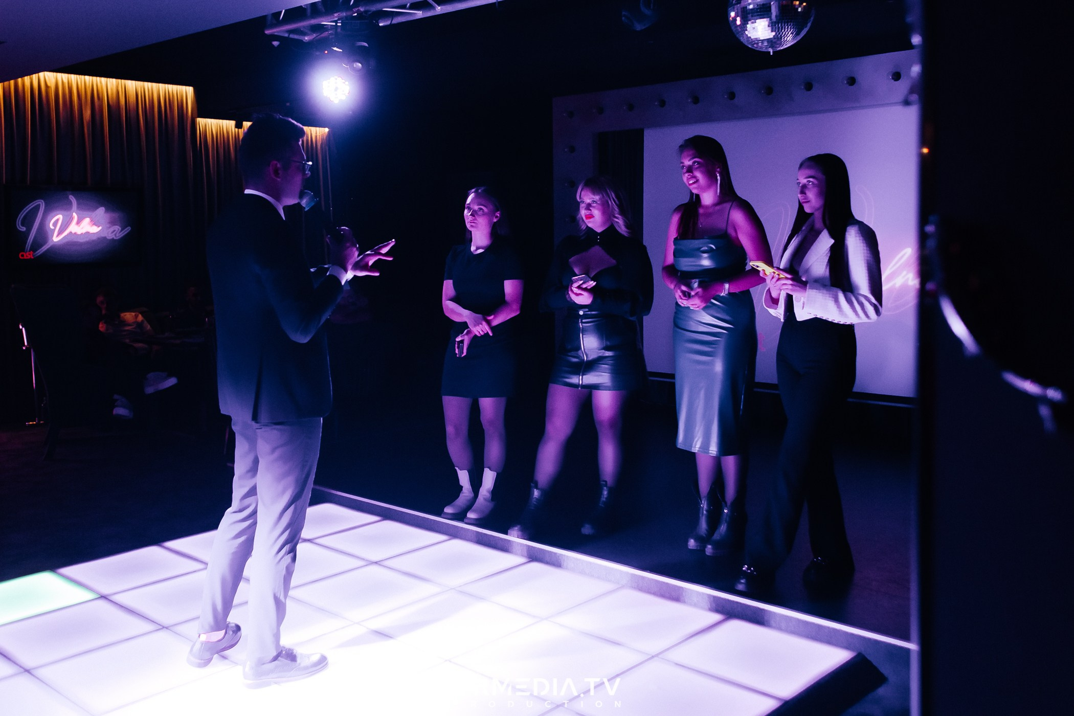 POP-STAR PARTY в караоке-баре «Volna»