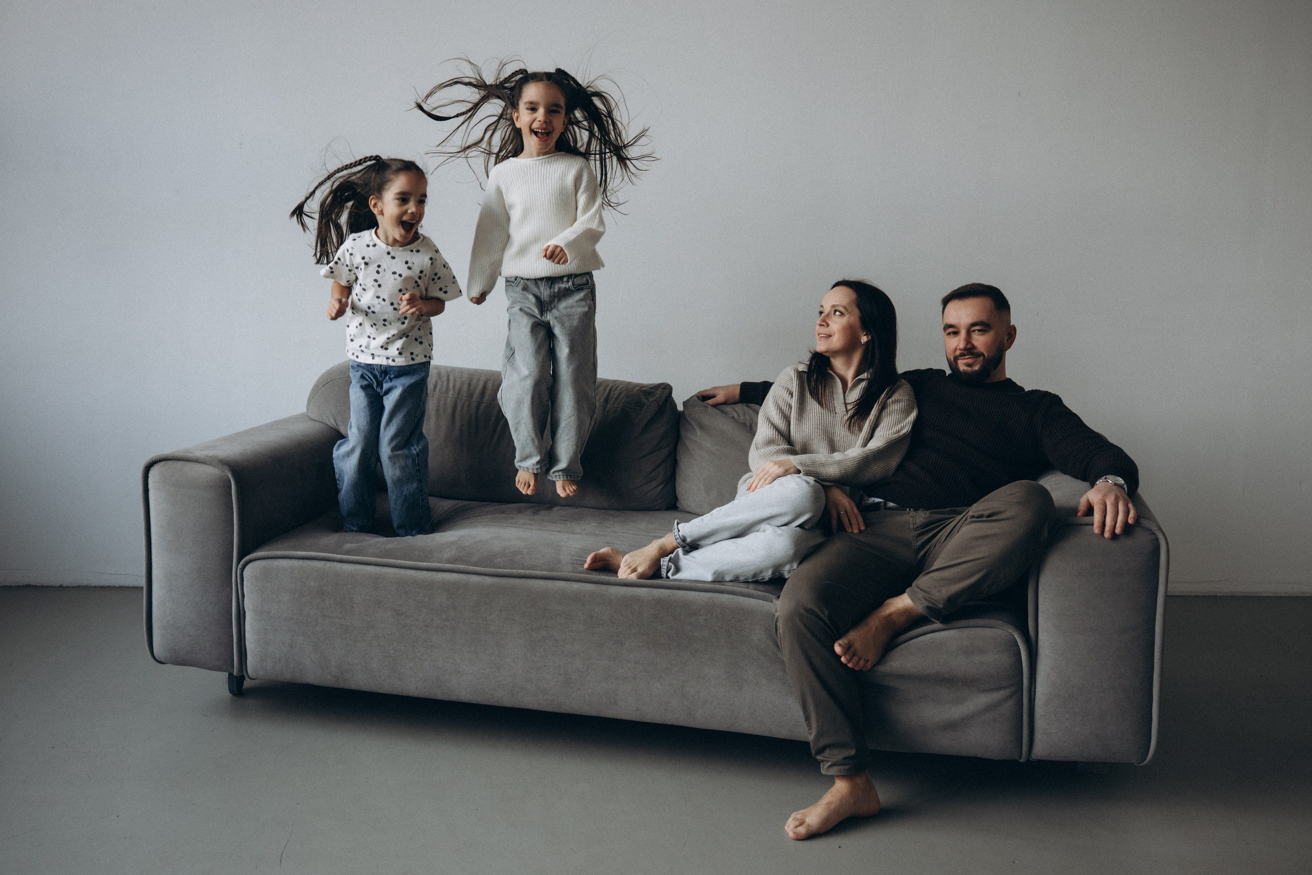 Минималистичная студия. Семейный и Lifestyle фотограф в Санкт-Петербурге