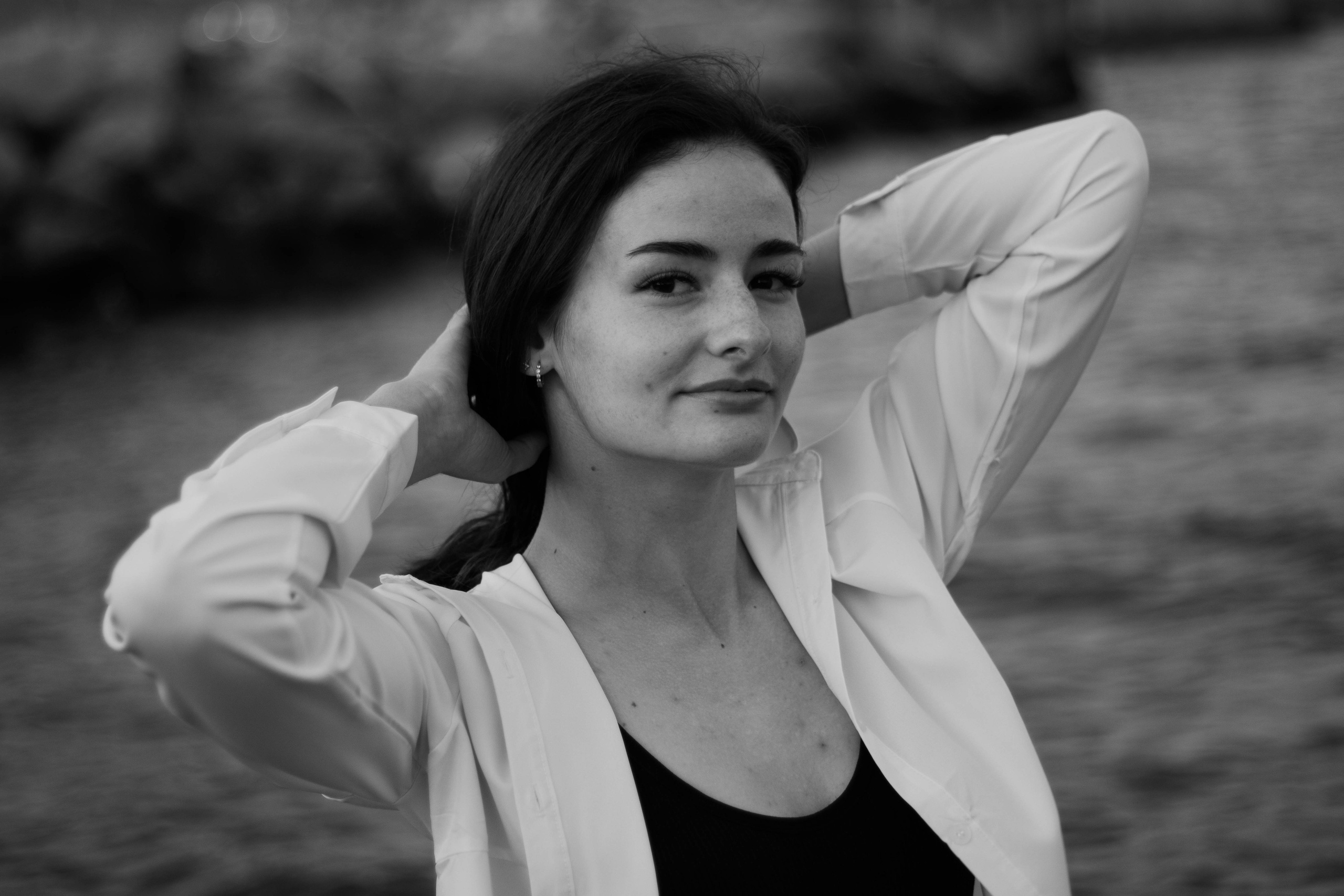 «Невесомость волн: девушка и море». Уличный фотограф Города N