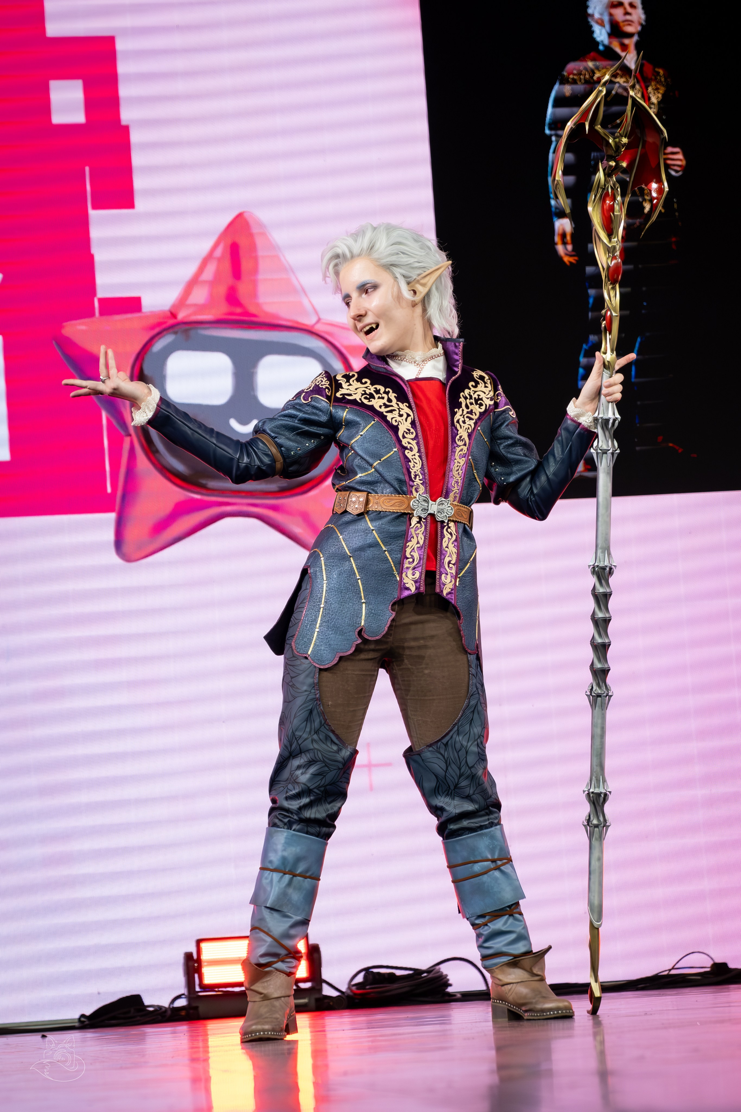 Сцена РЭД ЭКСПО 2024. Косплей фотограф