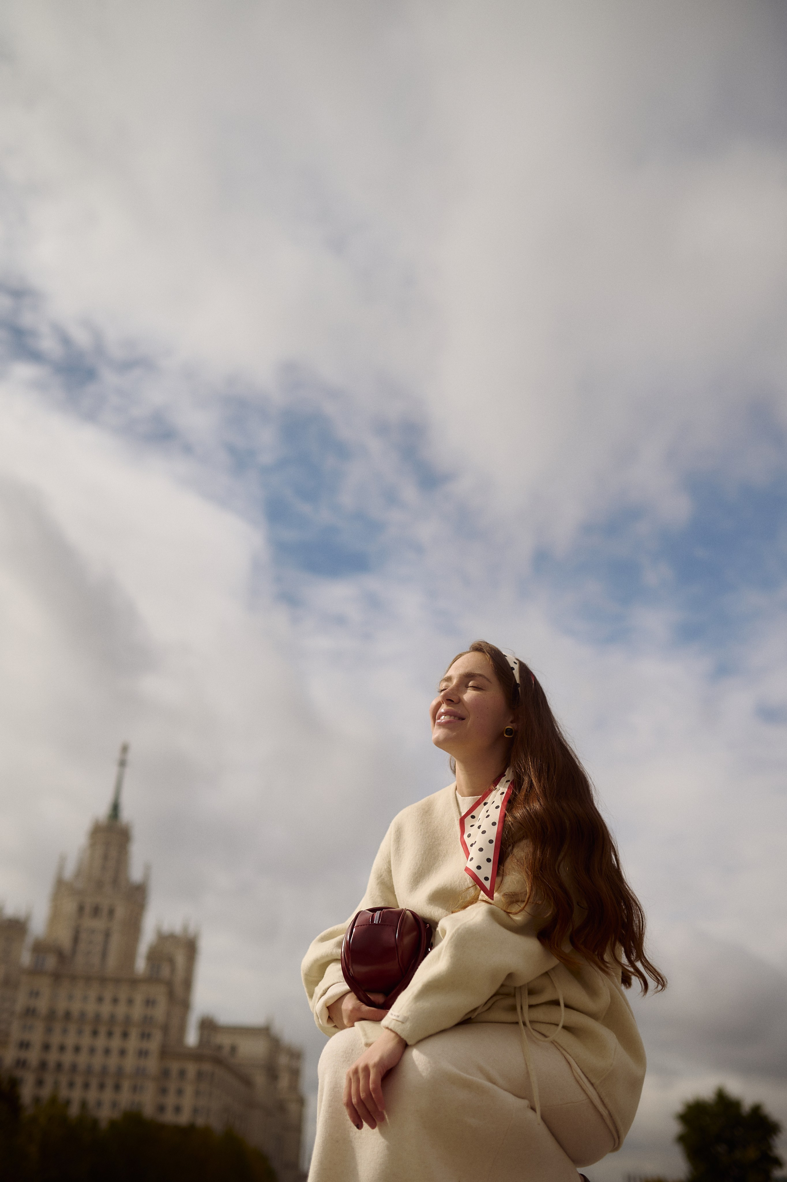 Оля на прогулке по городу. Семейный и свадебный lifestyle-фотограф в Москве Мария Петрова
