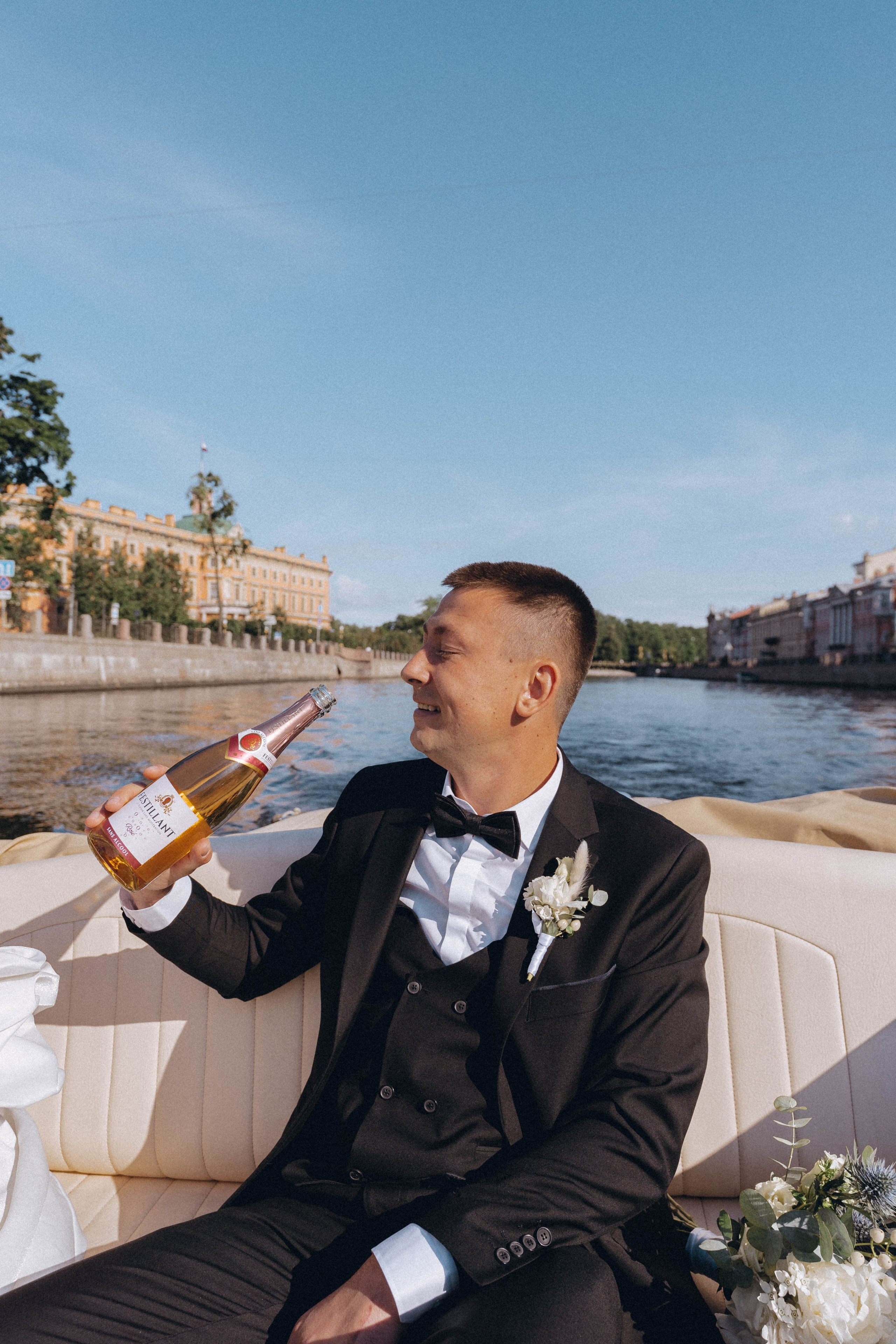 СВАДЕНБНАЯ СЬЕМКА НА КАТЕРЕ ПО КАНАЛАМ САНКТ-ПЕТЕРБУРГА И В АКВАТОРИИ НЕВЫ. Профессиональный фотограф, Санкт-Петербург — Виктория Богомолова