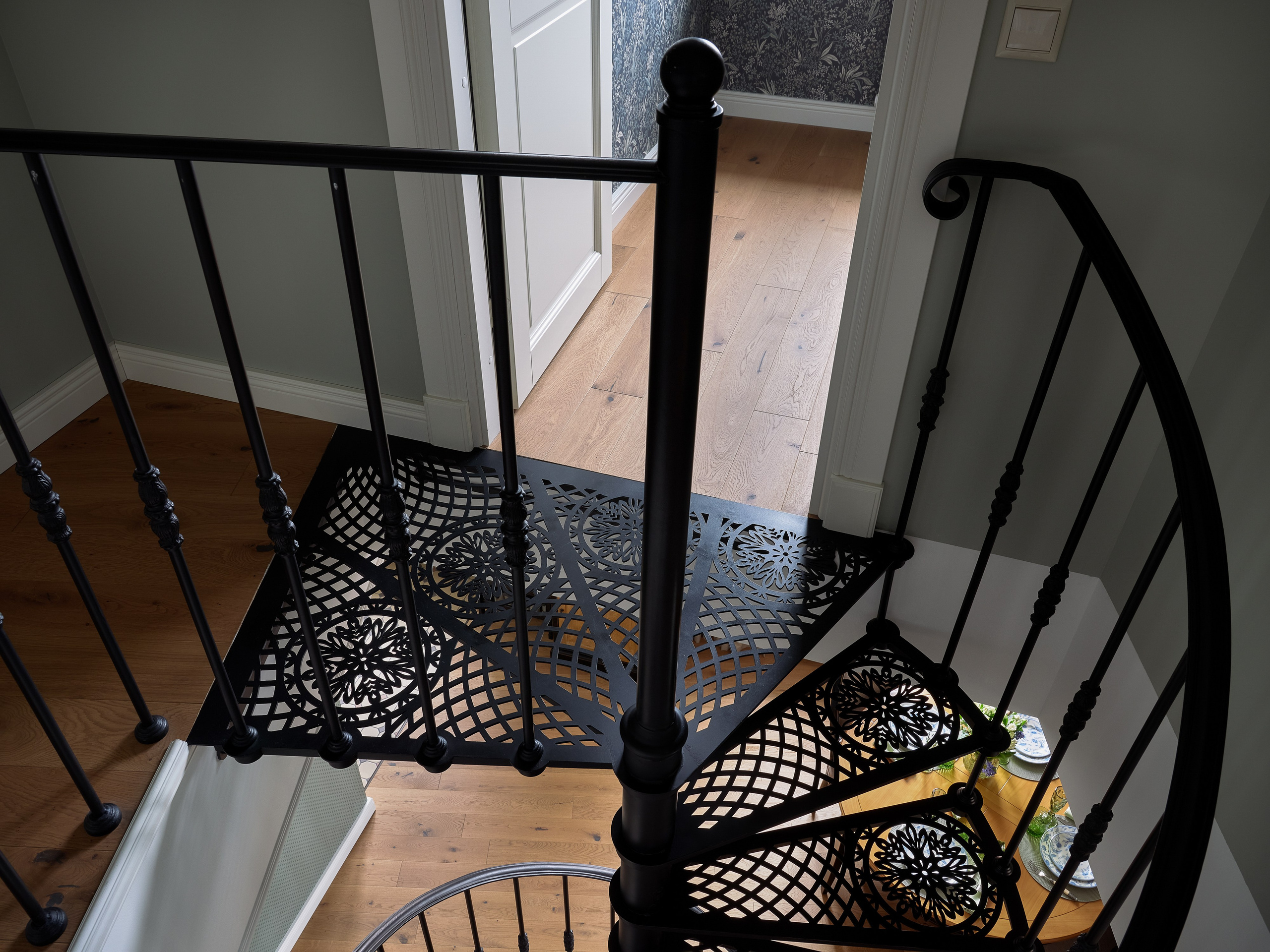 Таун-хаус с ажурной винтовой лестницей. Фотограф Наталья Вершинина