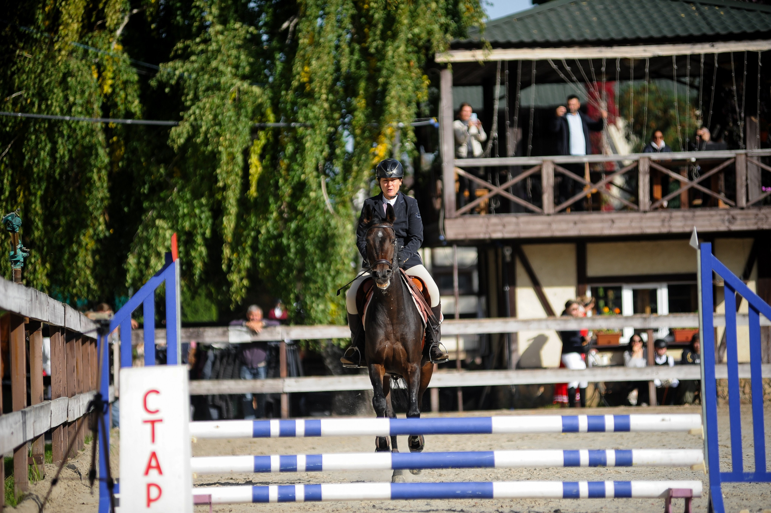 Конкур в конном клубе, репортаж Москва. Фотограф, визажист. Москва