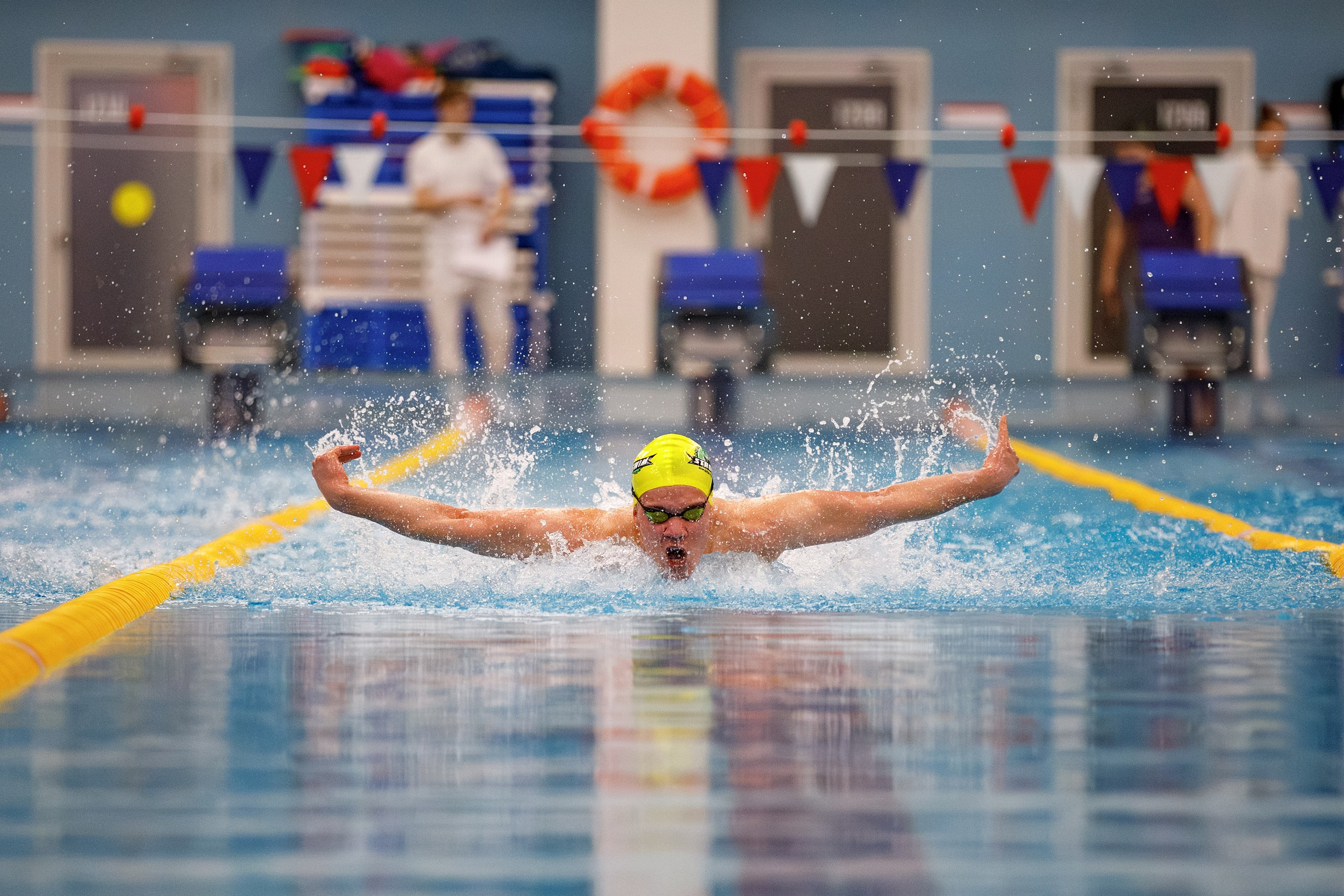 Профессиональная спортивная съемка соревнований по плаванию в Москве