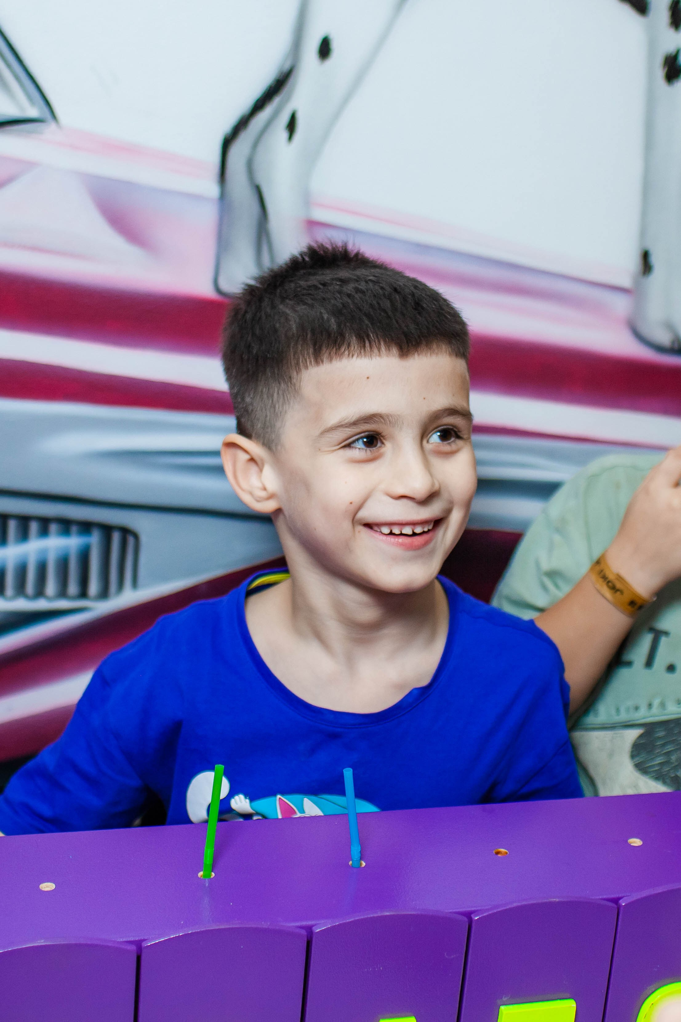 Неон Челендж День рождения Ярослава. Детский и семейный фотограф в Санкт-Петербурге Елизавета Сорокина