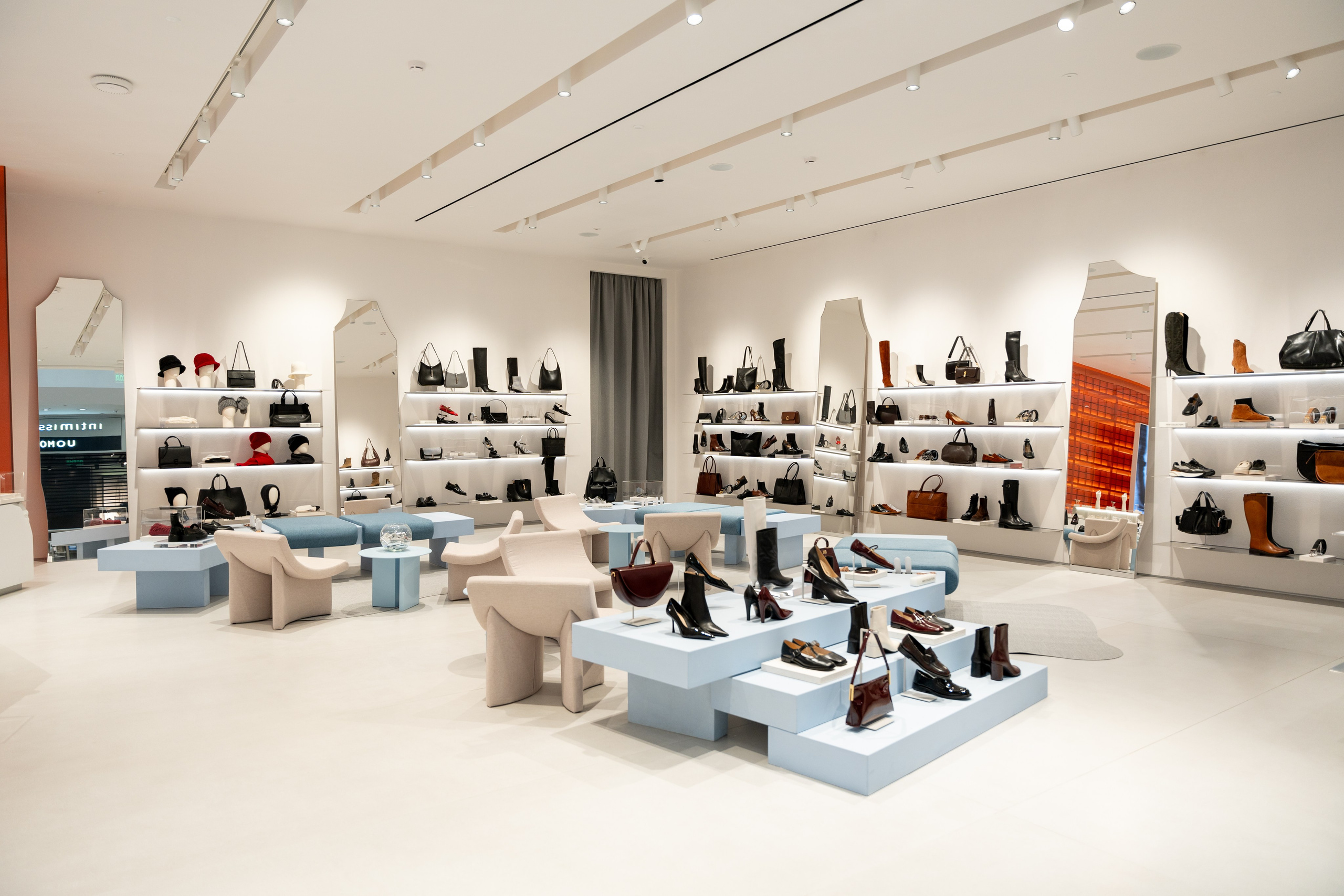 Интерьерная фотосъемка магазина Ekonika в Краснодаре — обувной бренд Профессиональная фотосъемка Ekonika — фирменный магазин в Краснодаре. Шедевры для Вас! Фотограф и Видеограф в Краснодаре Пахиев Руслан