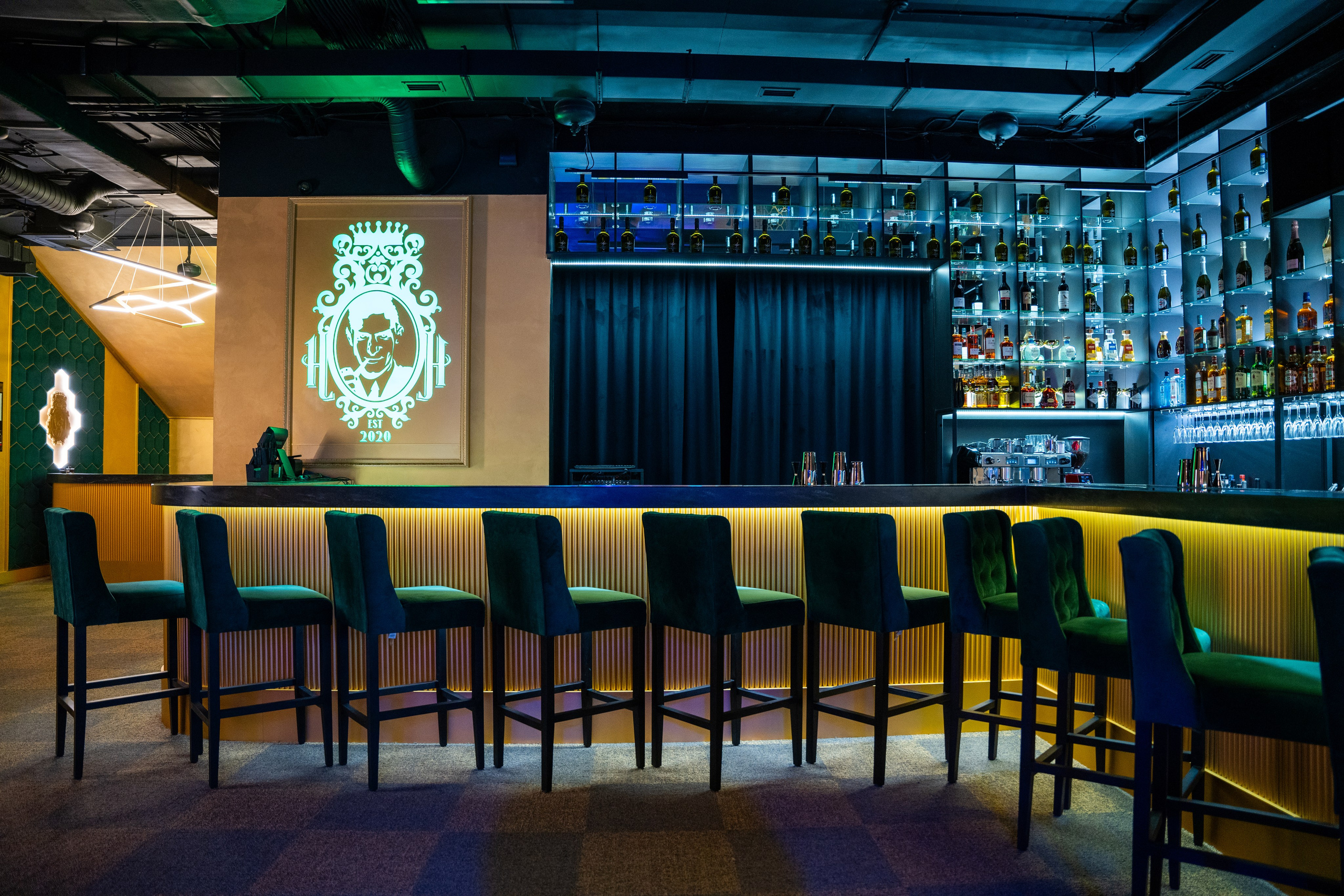 Фотосъемка интерьера стриптиз-клуба Hefner — элитный клуб Краснодара. Интерьерная фотосъемка клуба Hefner в Краснодаре — профессионально. Шедевры для Вас! Фотограф и Видеограф в Краснодаре Пахиев Руслан