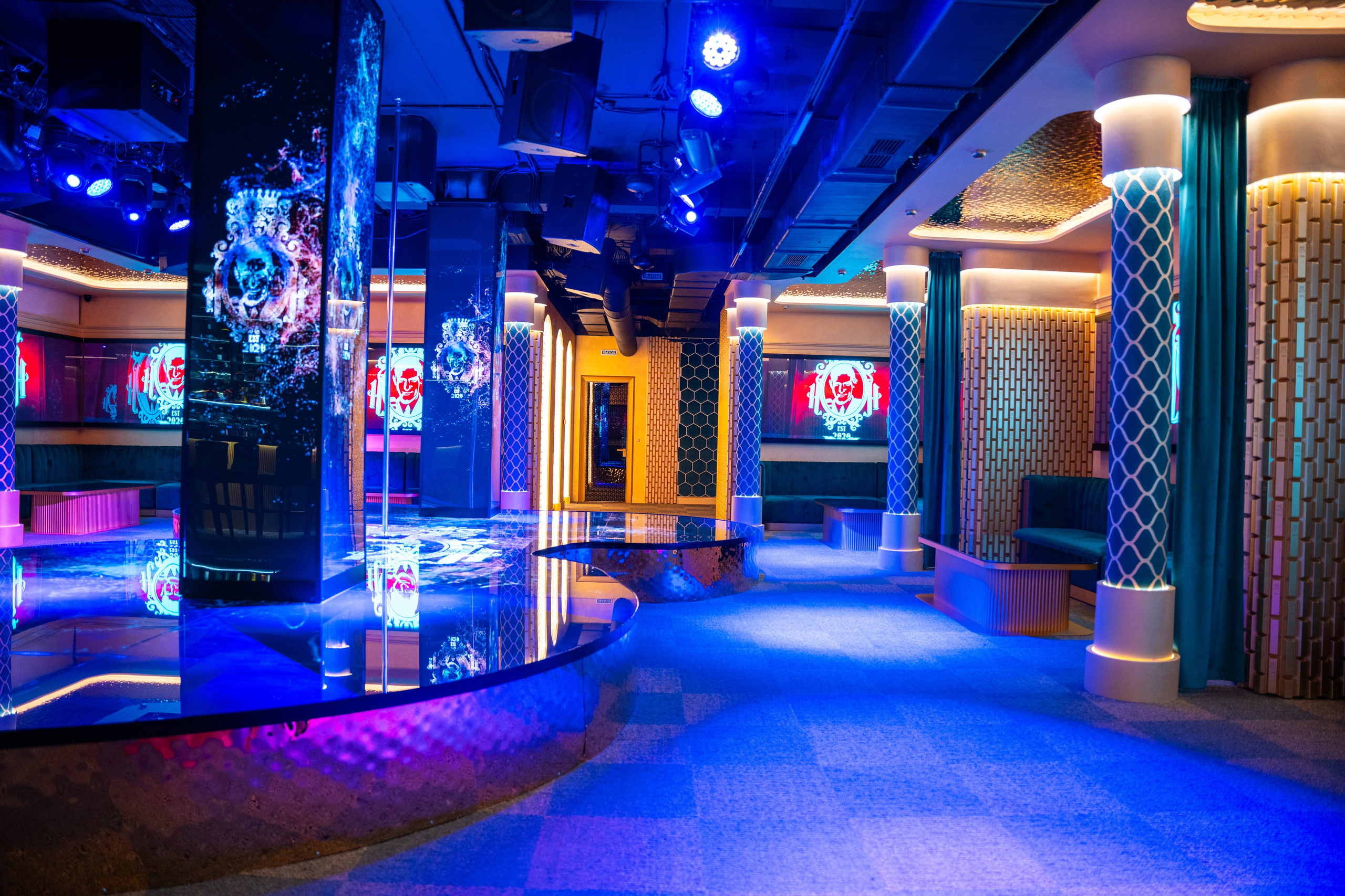 Фотосъемка интерьера стриптиз-клуба Hefner — элитный клуб Краснодара. Интерьерная фотосъемка клуба Hefner в Краснодаре — профессионально. Шедевры для Вас! Фотограф и Видеограф в Краснодаре Пахиев Руслан