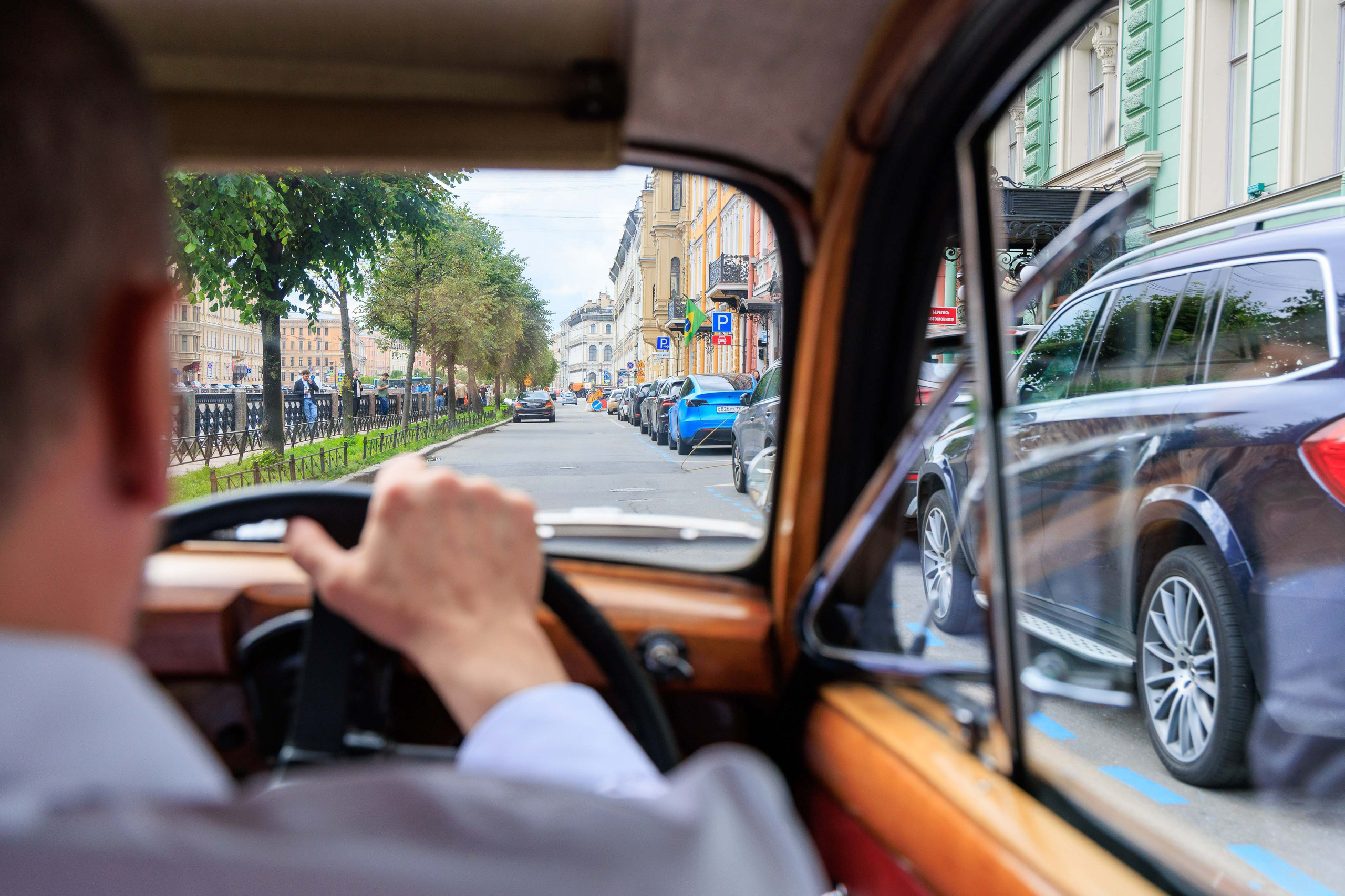 Свадебная прогулка на катере по рекам и каналам Санкт-Петербурга.