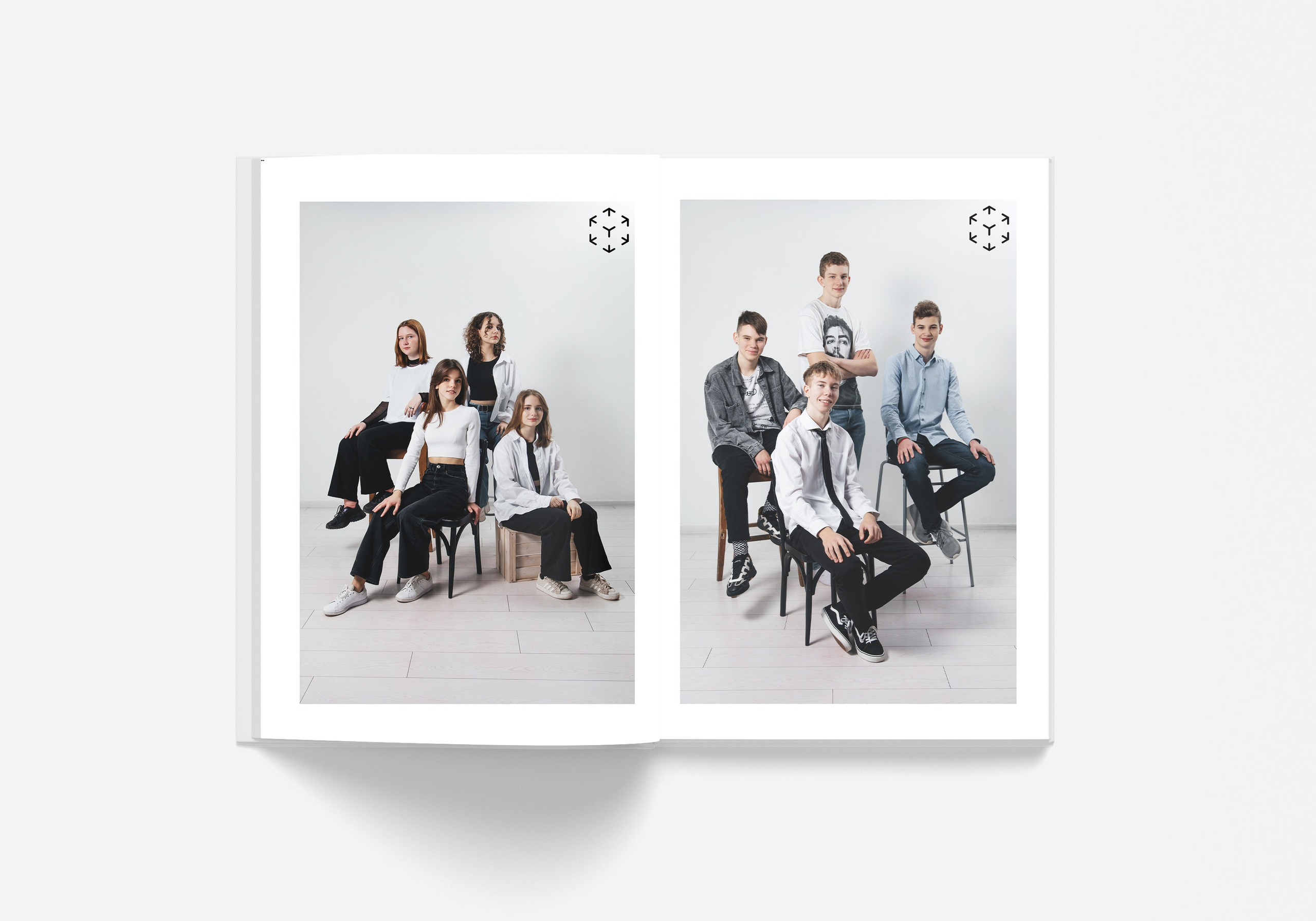 Старшие классы Альбом 4 разворота (8 страниц). Выпускные альбомы. Зубкова Яна