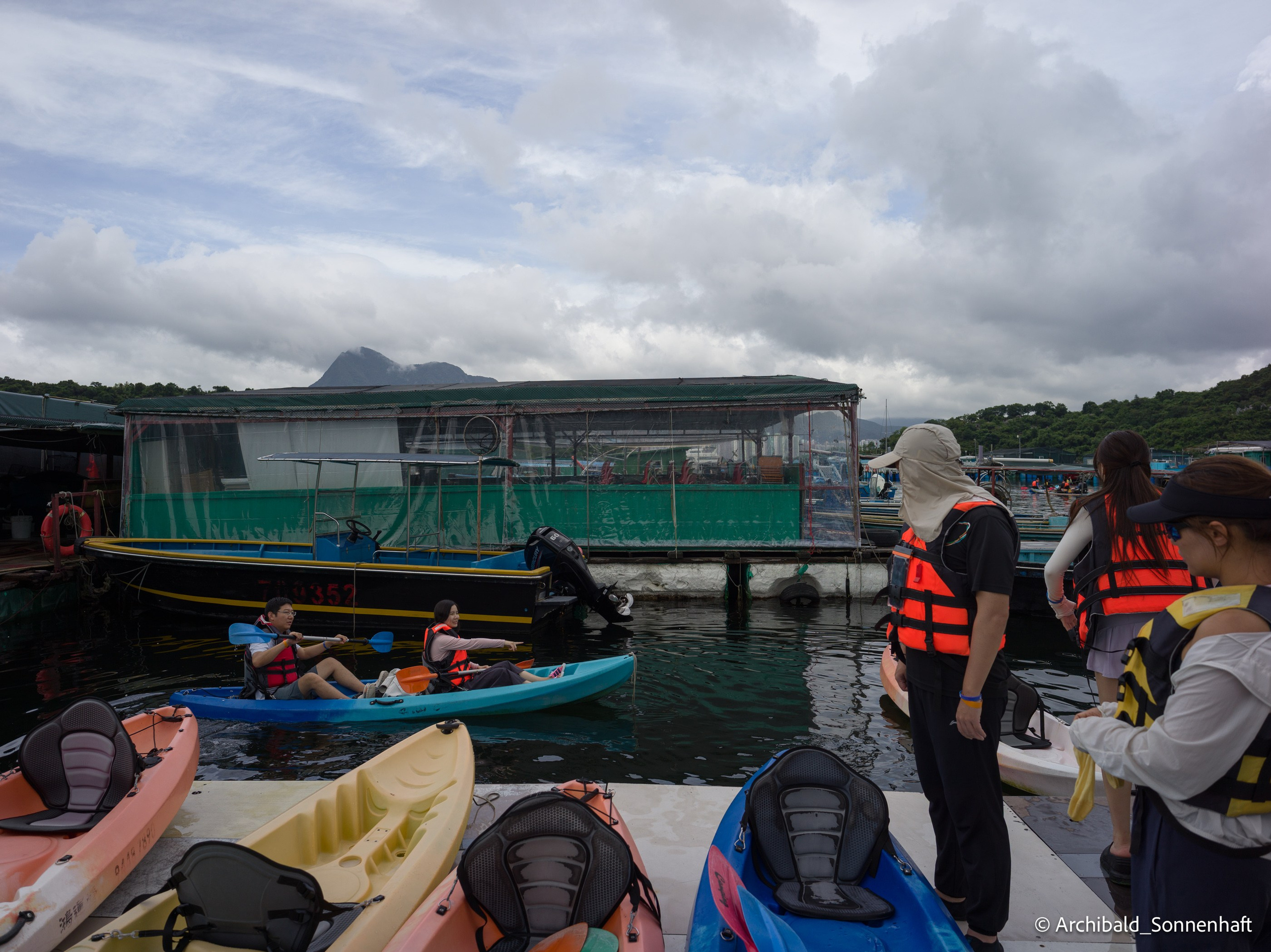 Kayaking. Photographer in Guangzhou, China. Archibald Sonnenhaft