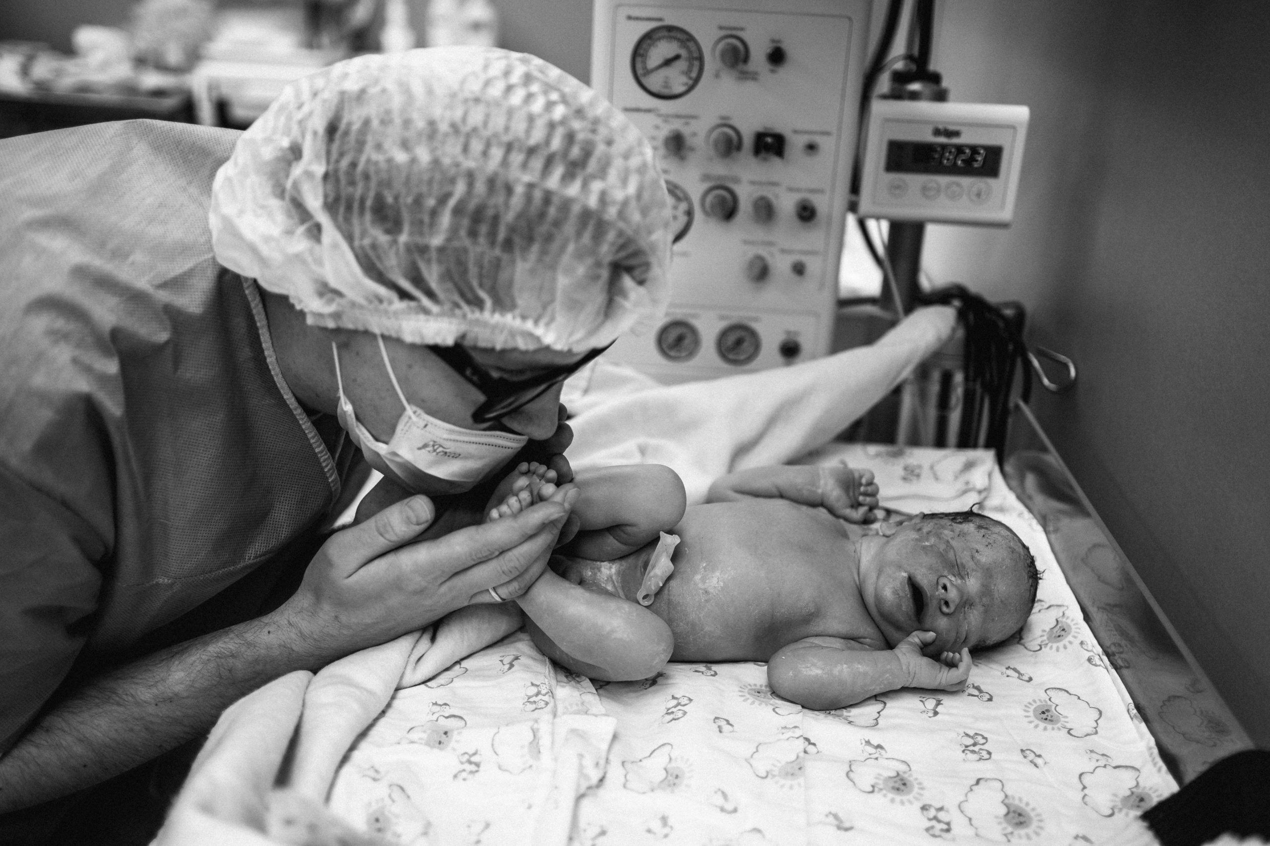 Съемка родов ЧБ. Фотограф и видеограф на роды в Москве Подшивалова Полина