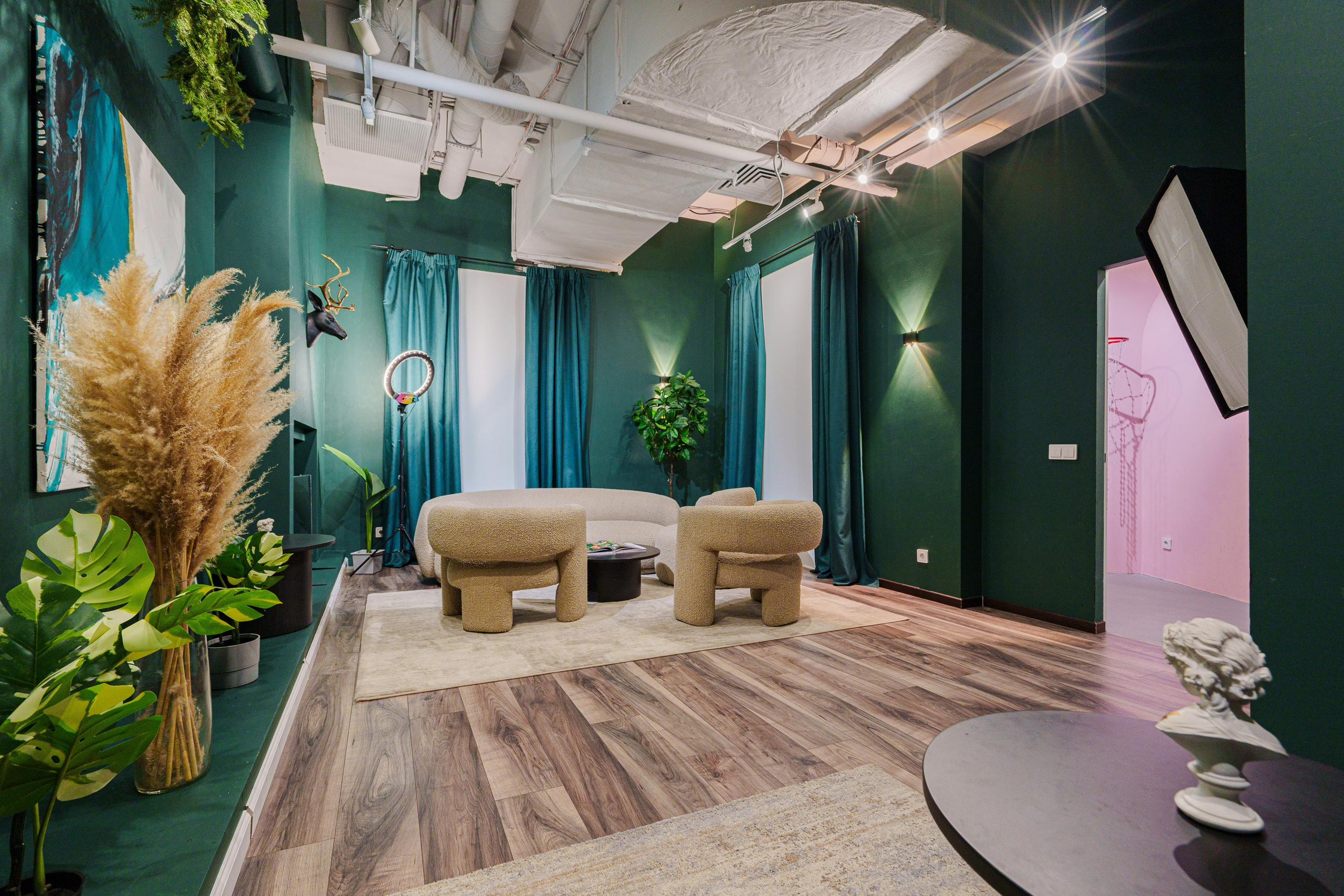 Фотостудия YOUR STORIES. Артур Каримов — Интерьерный фотограф в Екатеринбурге