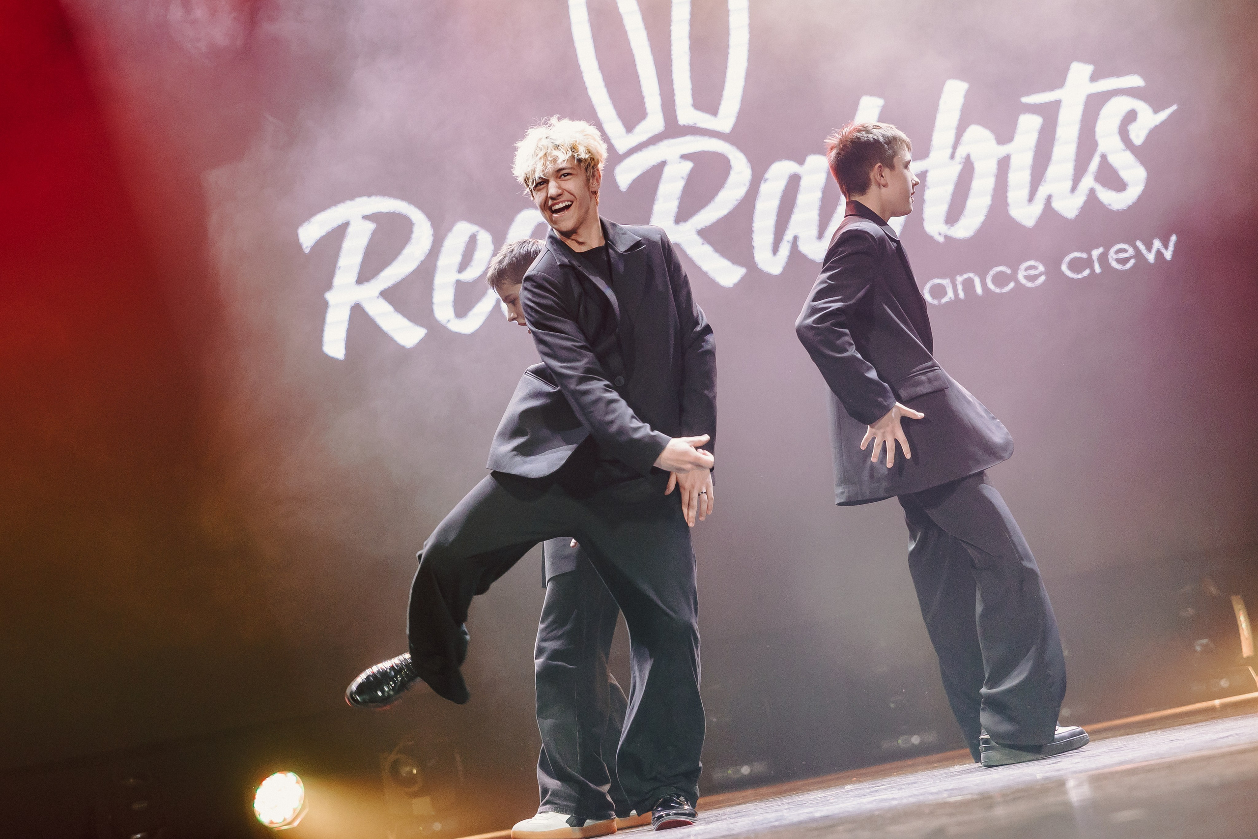 Отчётный концерт танцевальной школы «Red Rabbits» 2025. Лёшка Варзегов — фотограф